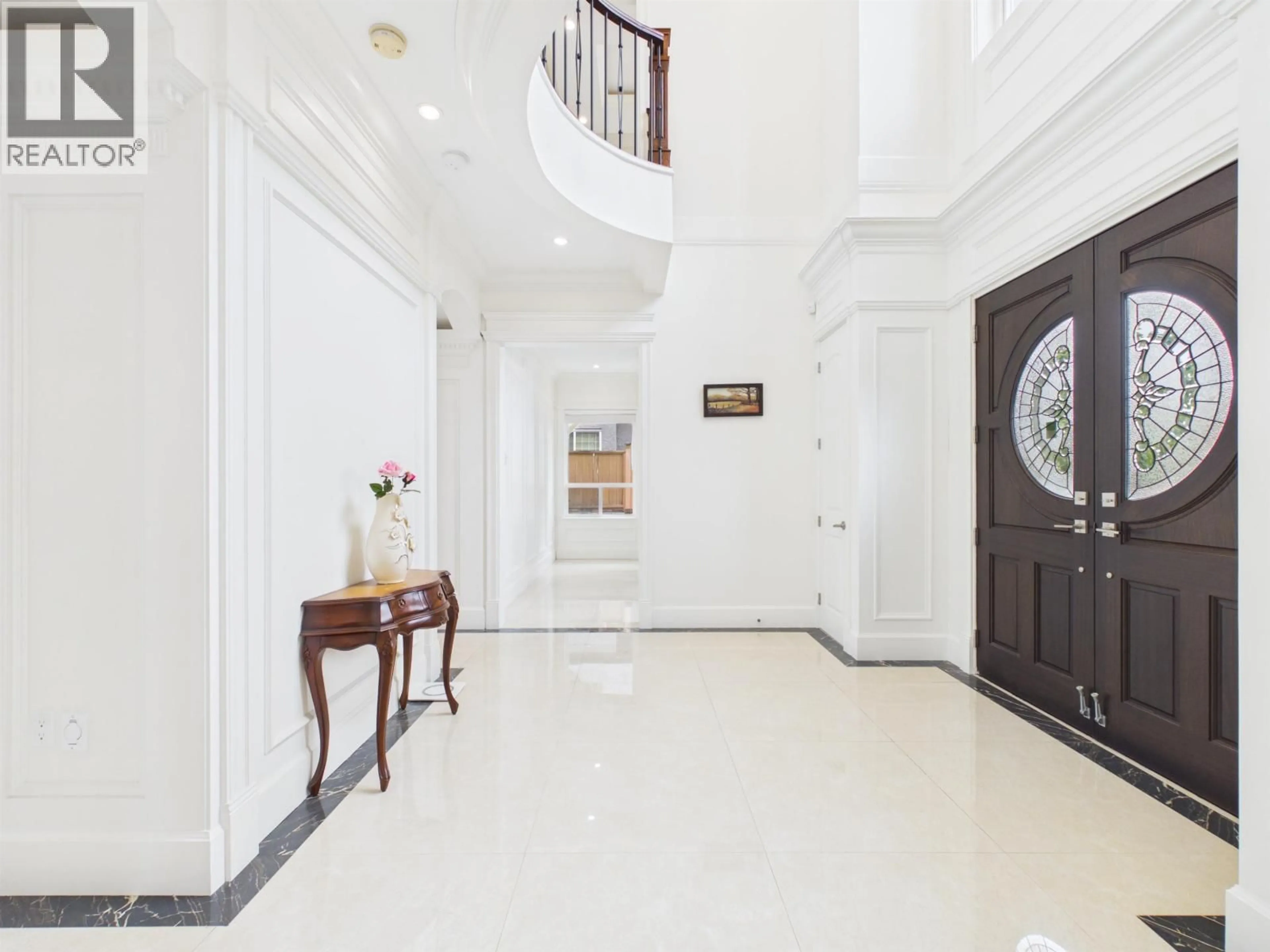 Indoor foyer for 5399 CARSON STREET, Burnaby British Columbia V5J2Z3