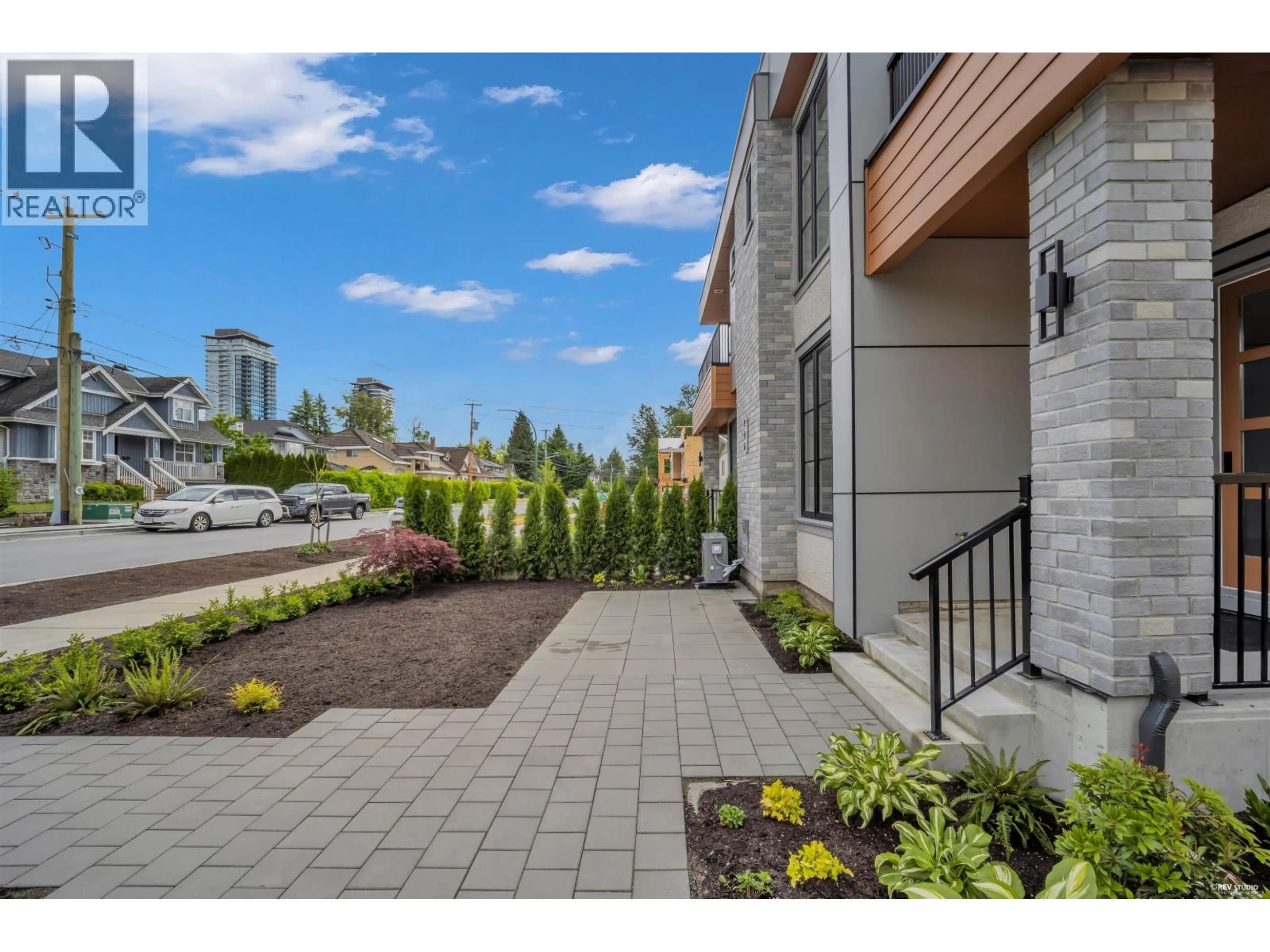 Patio, street for 946 DANSEY AVENUE, Coquitlam British Columbia V3K3G7