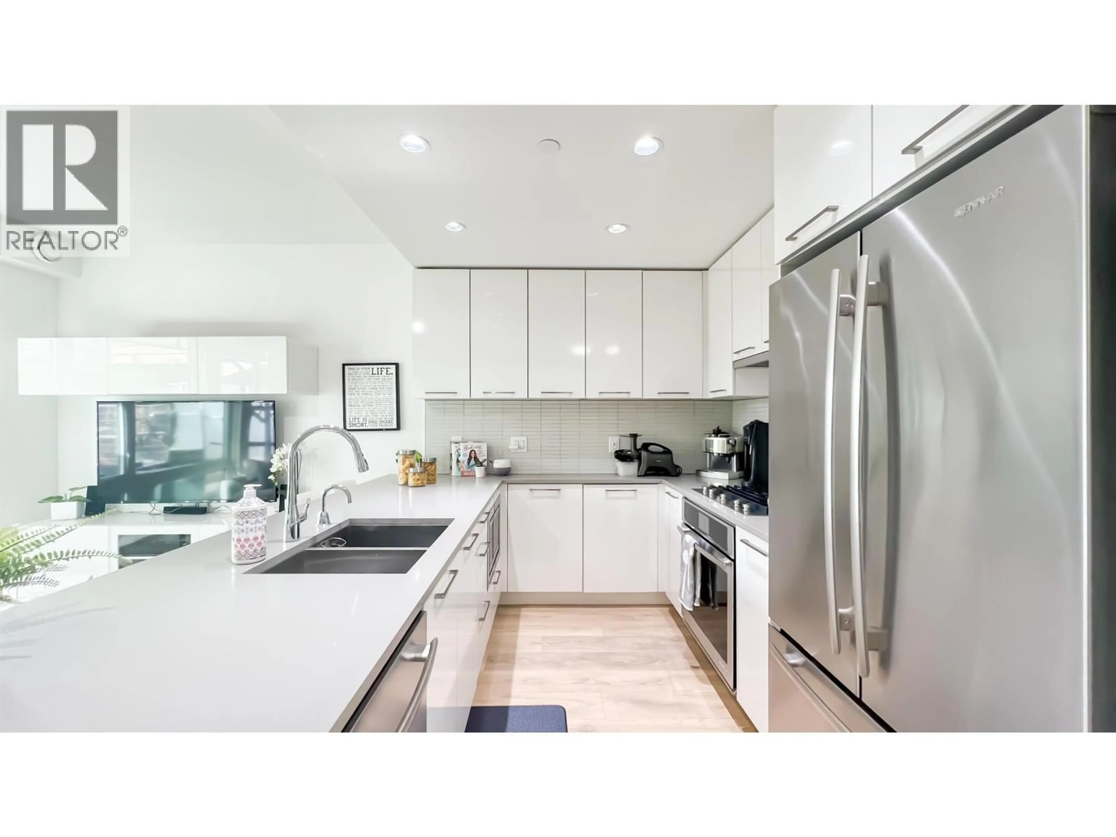 Contemporary kitchen, unknown for 301 - 301 SAWMILL CRESCENT, Vancouver British Columbia V5S0C7