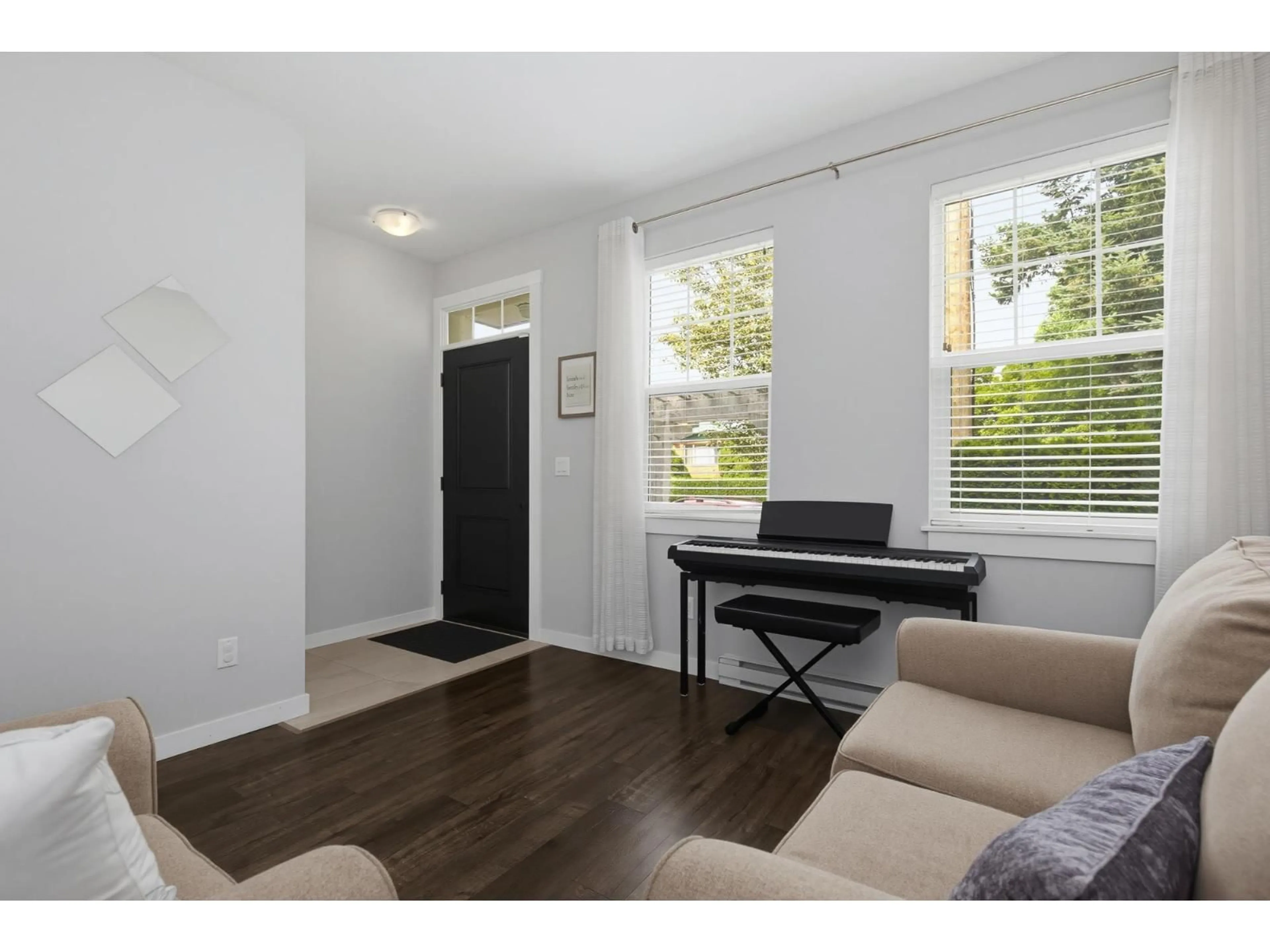 A pic of a room for 4 - 2850 MCCALLUM ROAD, Abbotsford British Columbia V2S3R3