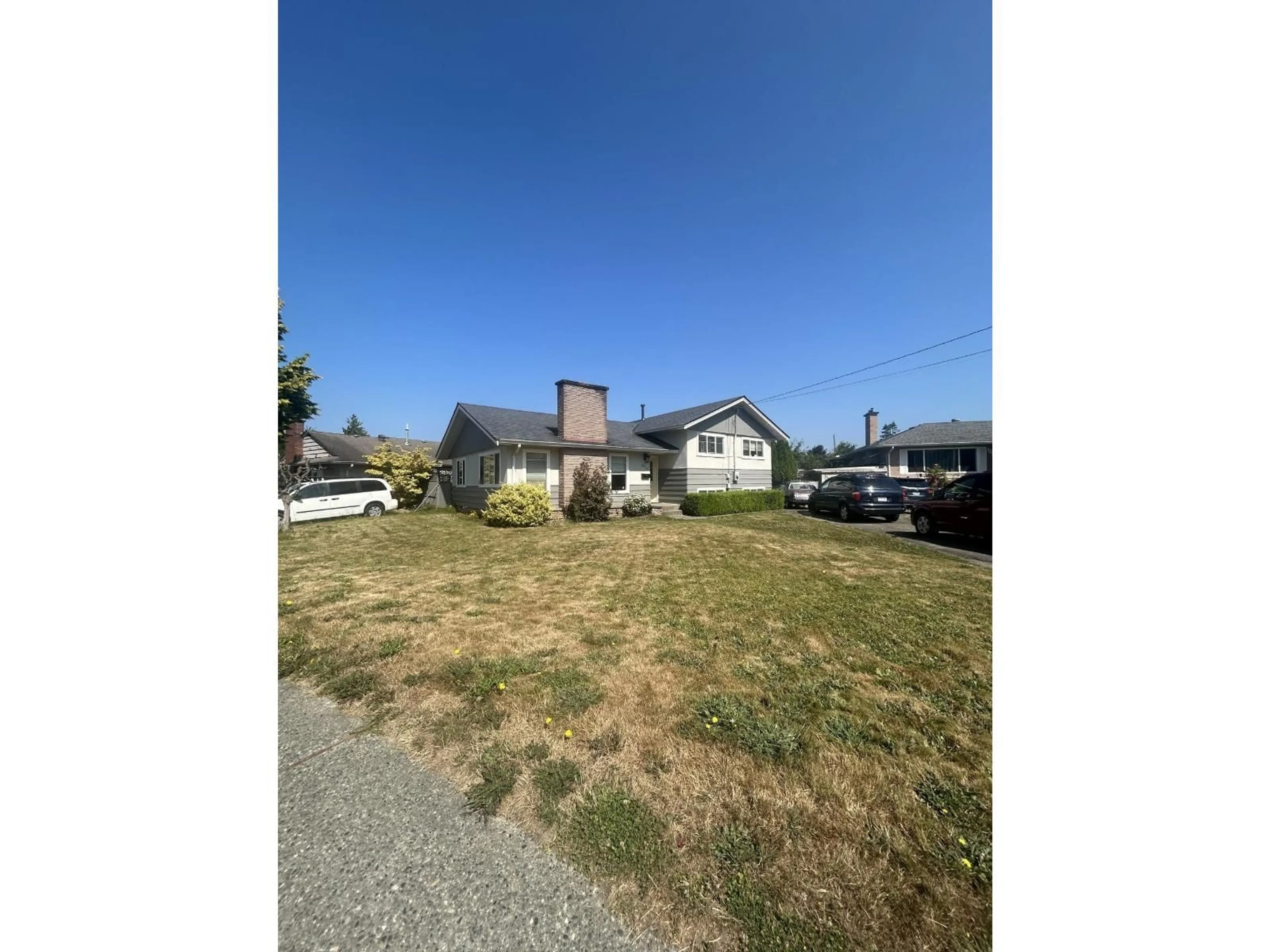 A pic from outside/outdoor area/front of a property/back of a property/a pic from drone, street for 46267 BROOKS AVENUE, Chilliwack British Columbia V2P1C2