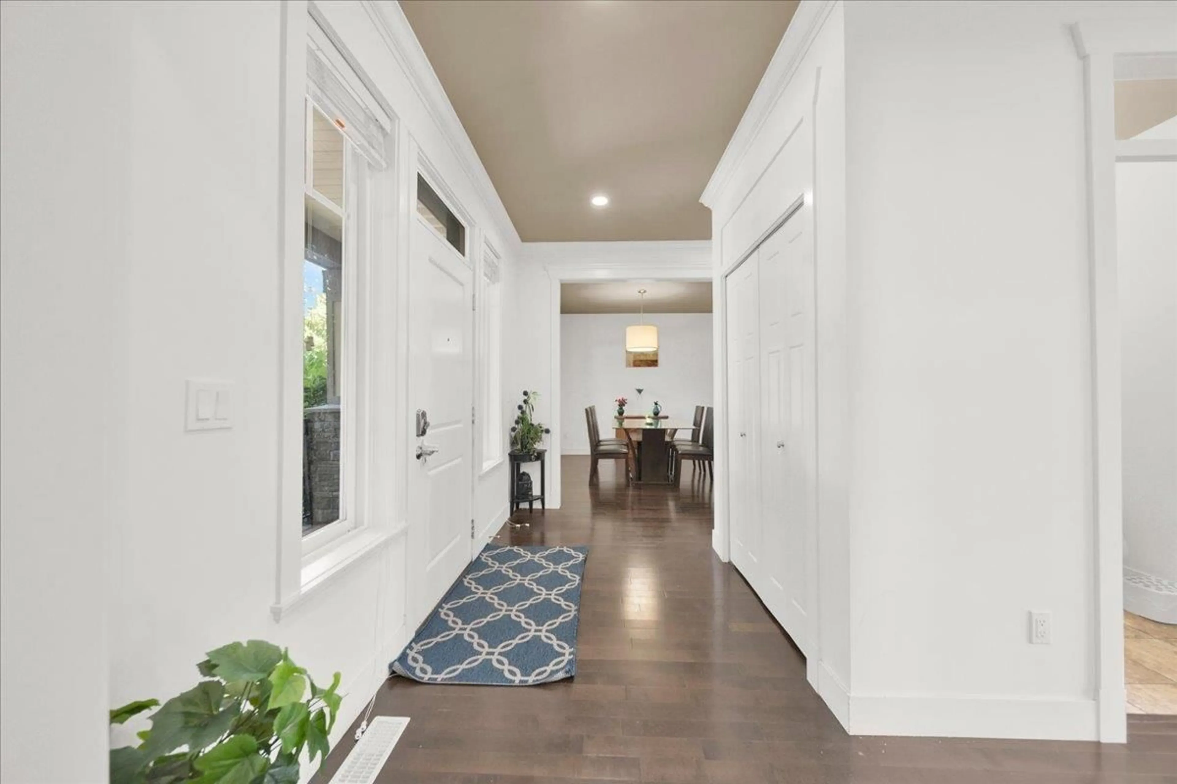 Indoor entryway for 7032 195A STREET, Surrey British Columbia V4N5Z2