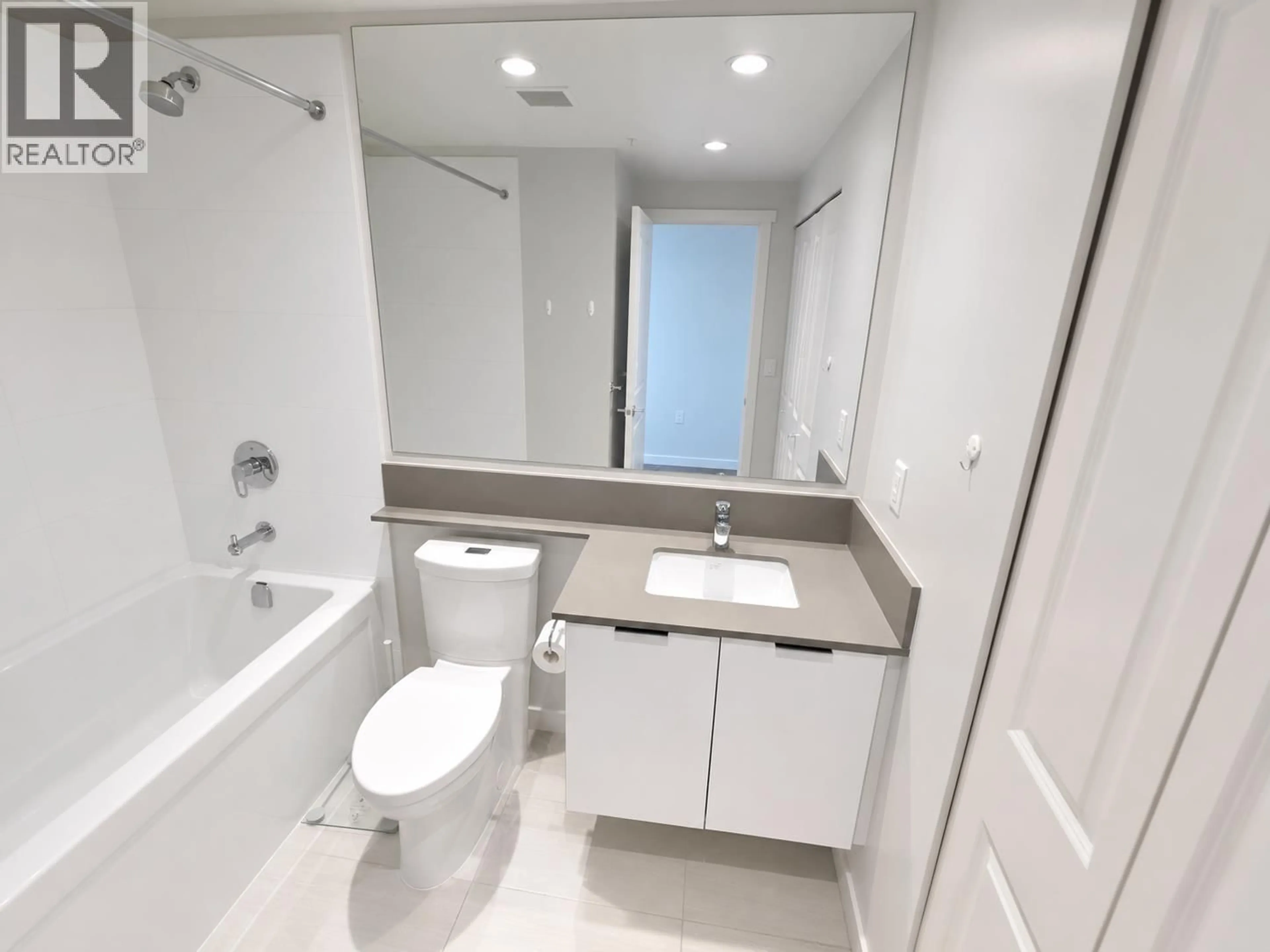 Standard bathroom, unknown for 1901 - 2388 MADISON AVENUE, Burnaby British Columbia V5C0K8