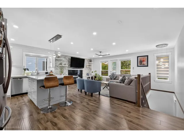 16166 92 AVENUE, Surrey 5
