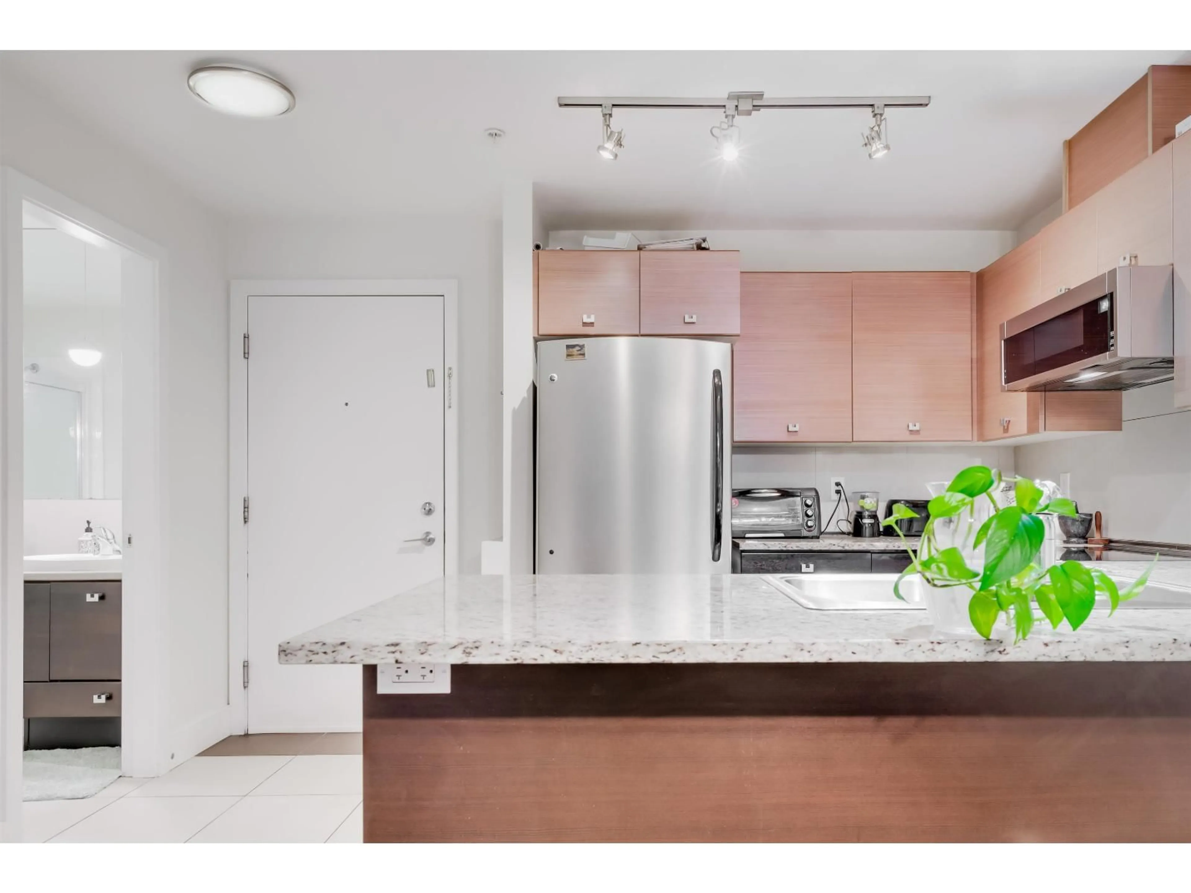 Standard kitchen, unknown for 214 - 6688 120 STREET, Surrey British Columbia V3W1T8