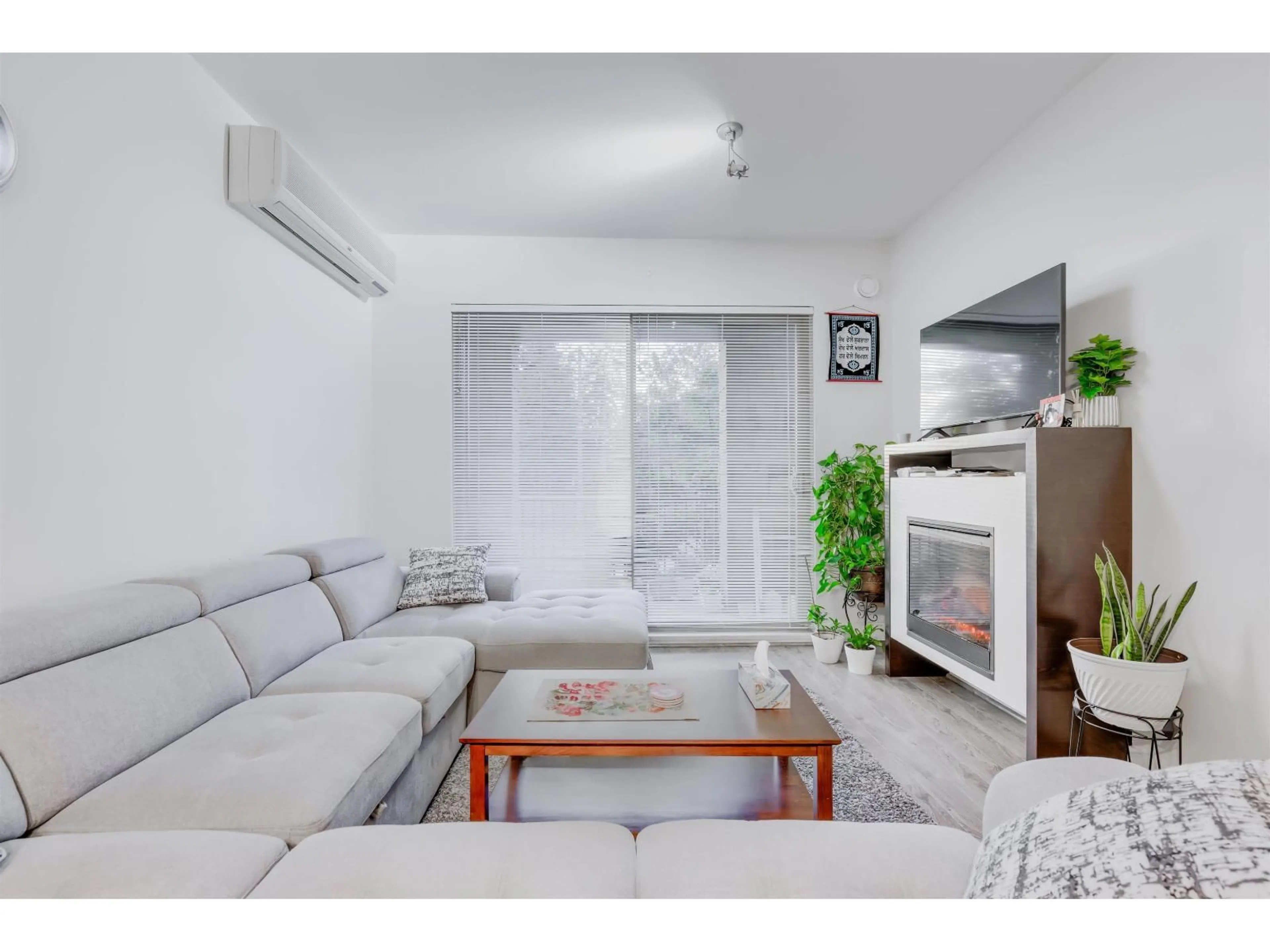 Living room with furniture, unknown for 214 - 6688 120 STREET, Surrey British Columbia V3W1T8