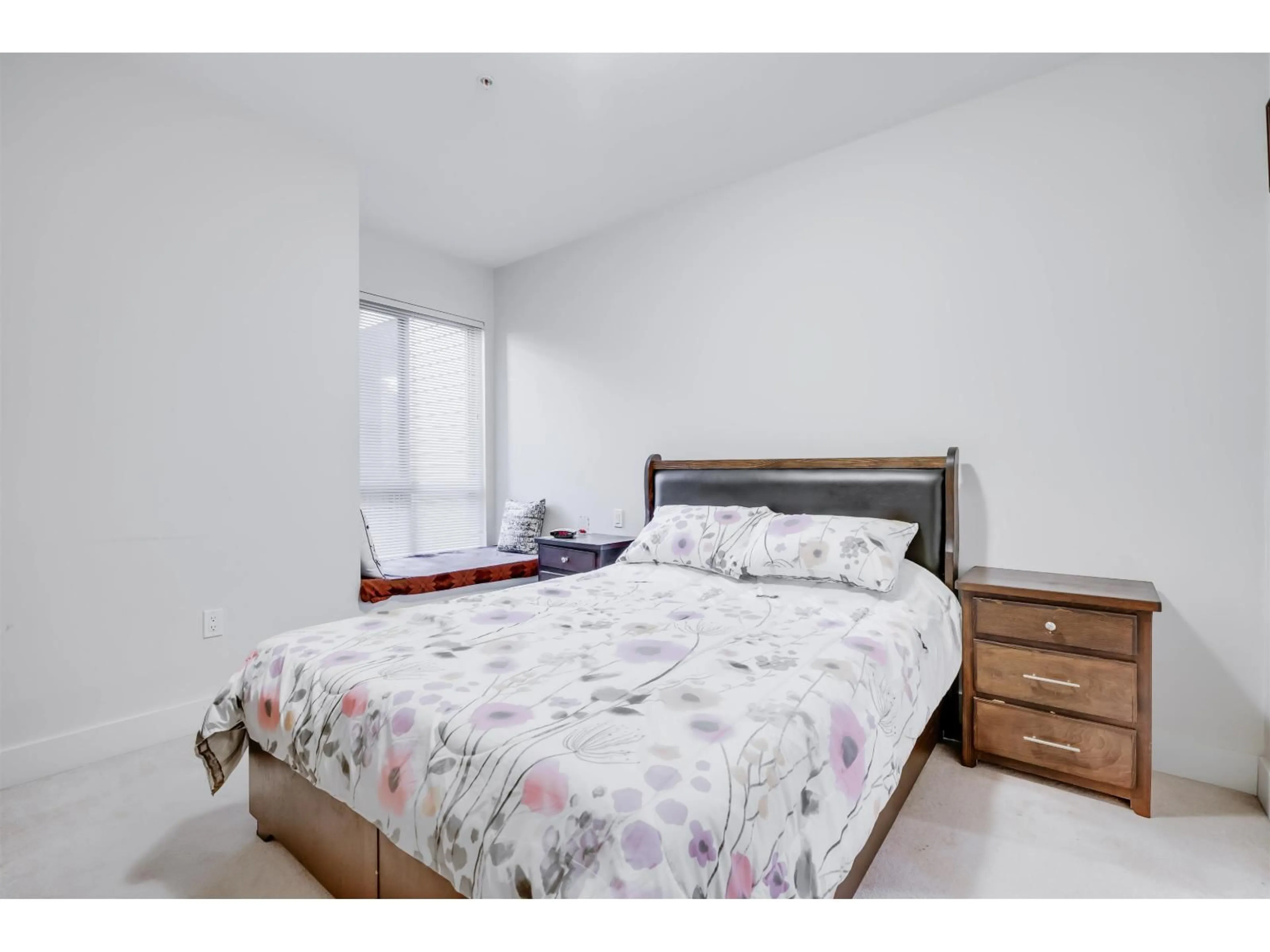 Bedroom with bed, unknown for 214 - 6688 120 STREET, Surrey British Columbia V3W1T8