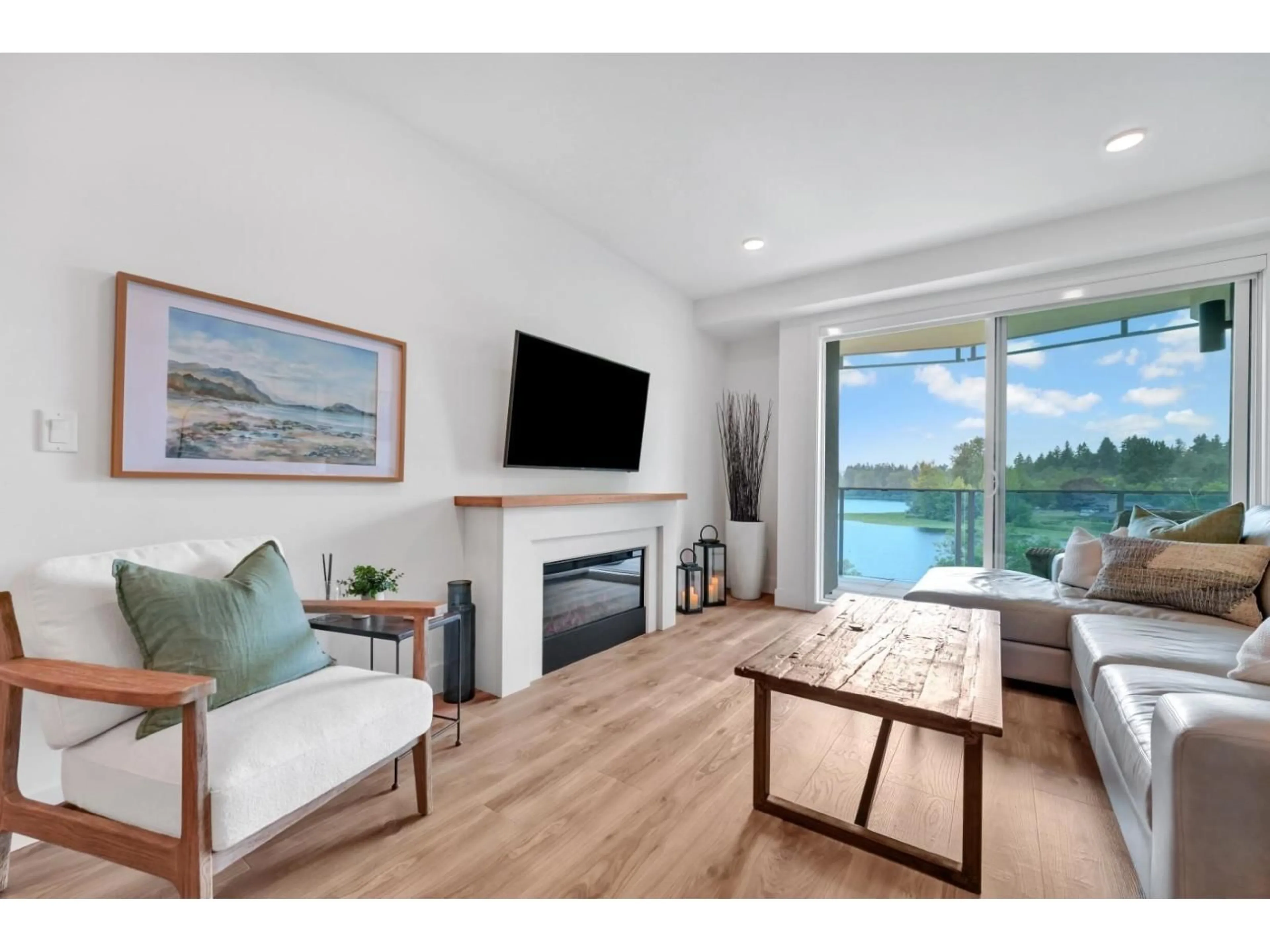 Living room with furniture, wood/laminate floor for 404 - 33160 PLAXTON CRESCENT, Abbotsford British Columbia V2S0N6