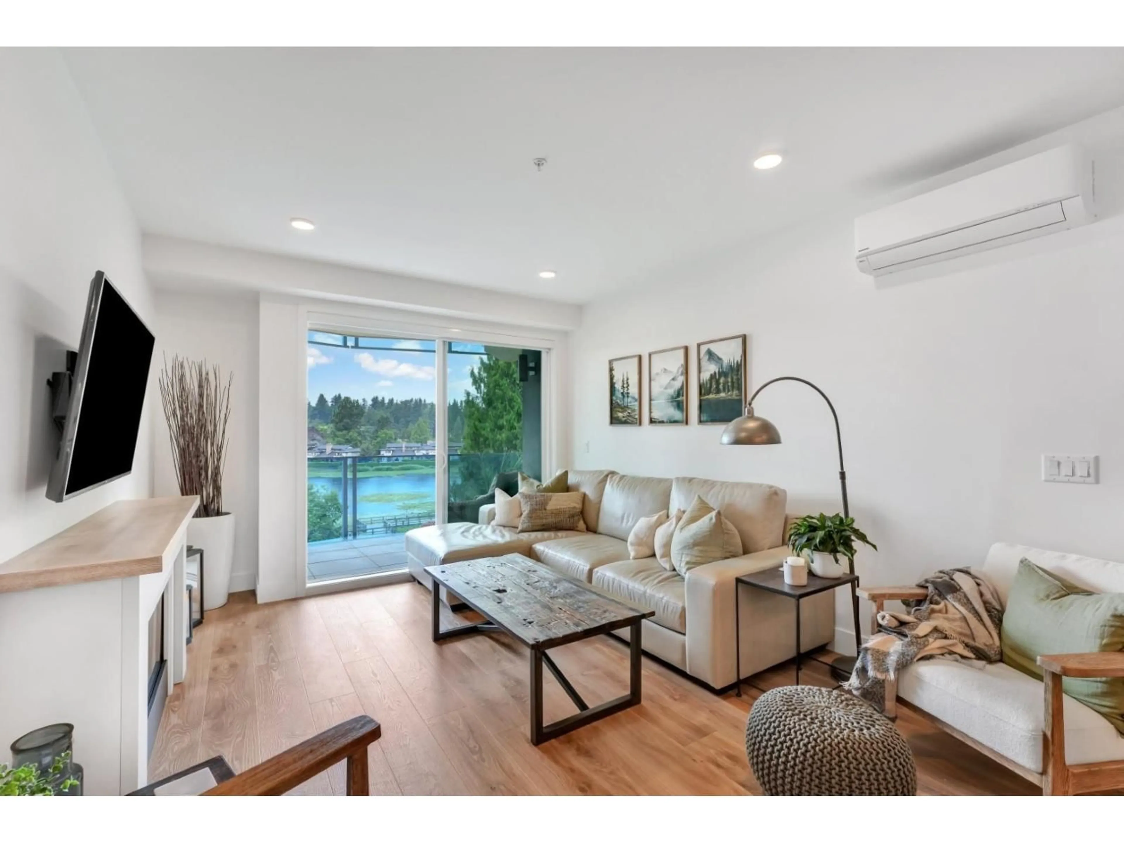 Living room with furniture, wood/laminate floor for 404 - 33160 PLAXTON CRESCENT, Abbotsford British Columbia V2S0N6