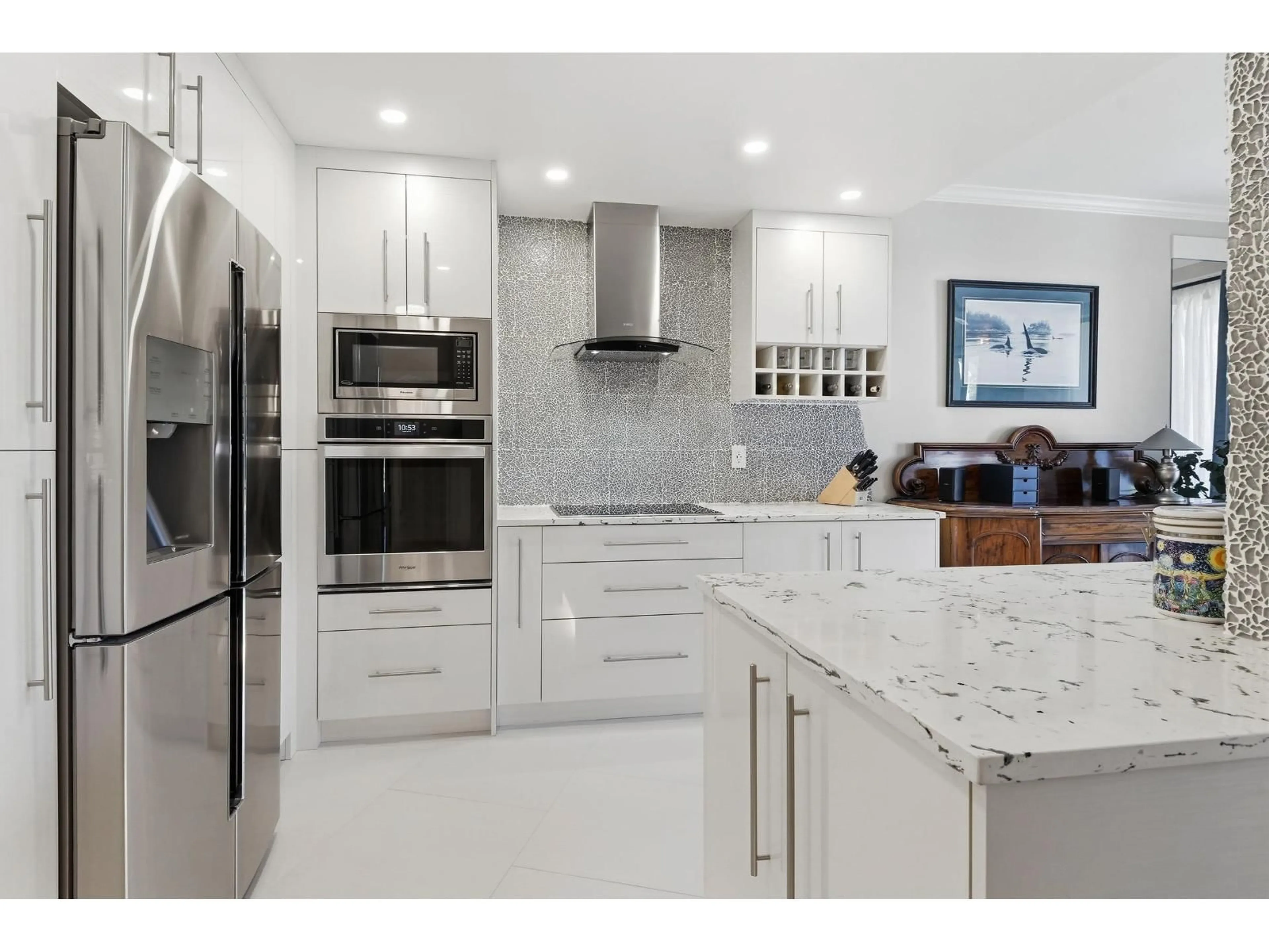 Contemporary kitchen, ceramic/tile floor for 208 - 1765 MARTIN DRIVE, Surrey British Columbia V4A9T6