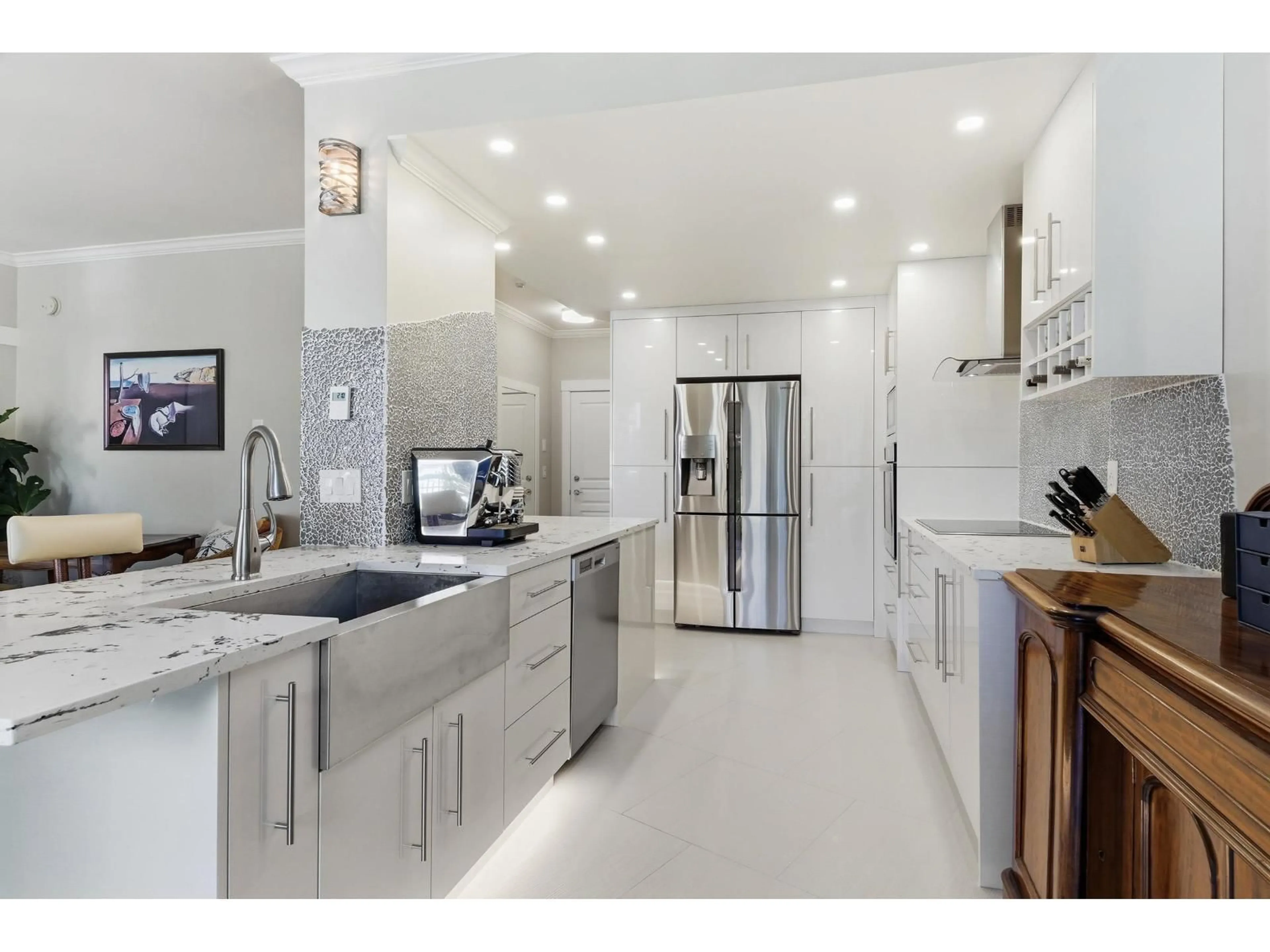 Contemporary kitchen, ceramic/tile floor for 208 - 1765 MARTIN DRIVE, Surrey British Columbia V4A9T6