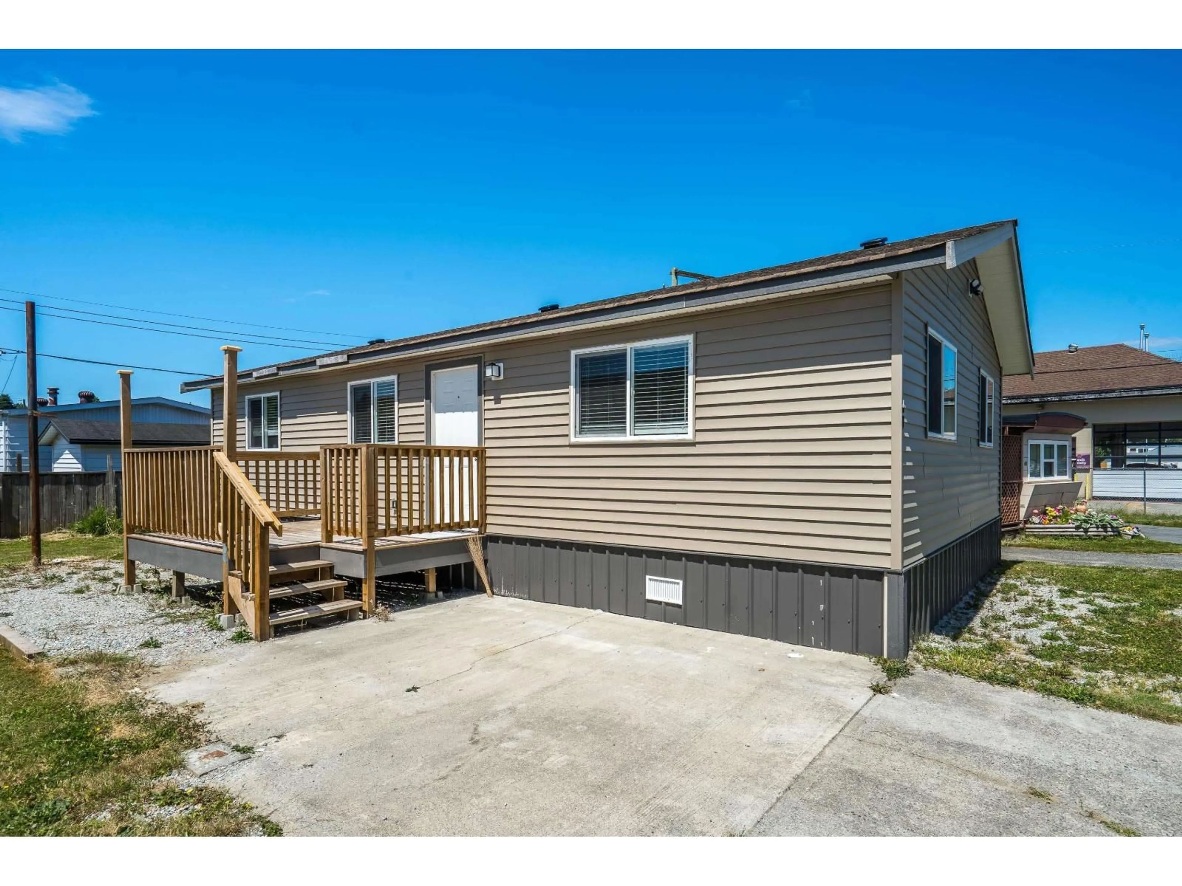 Home with vinyl exterior material, street for 47 - 26892 FRASER HIGHWAY, Langley British Columbia V4W3T5