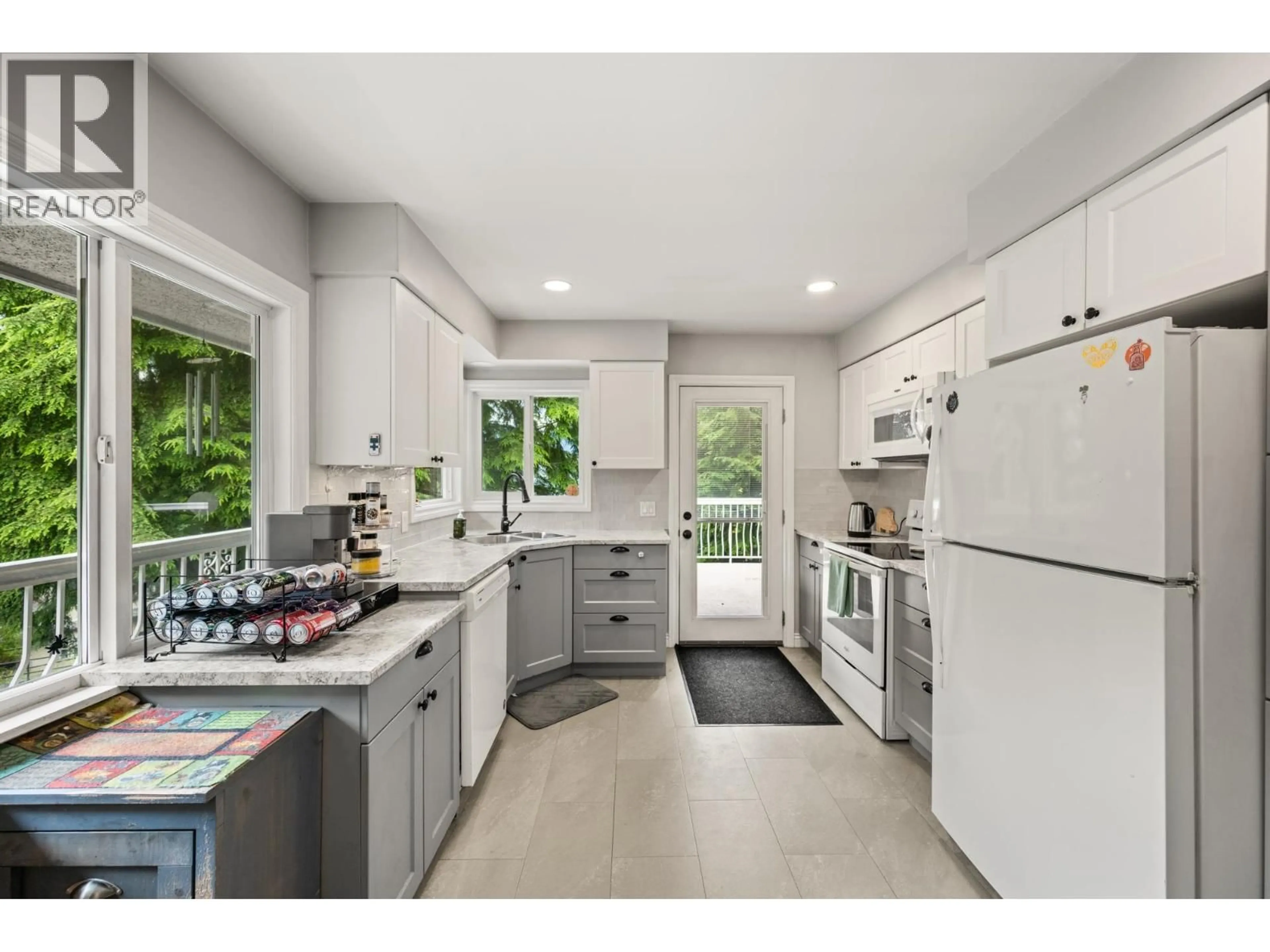 Open concept kitchen, ceramic/tile floor for 1001 GATENSBURY STREET, Coquitlam British Columbia V3J5J6
