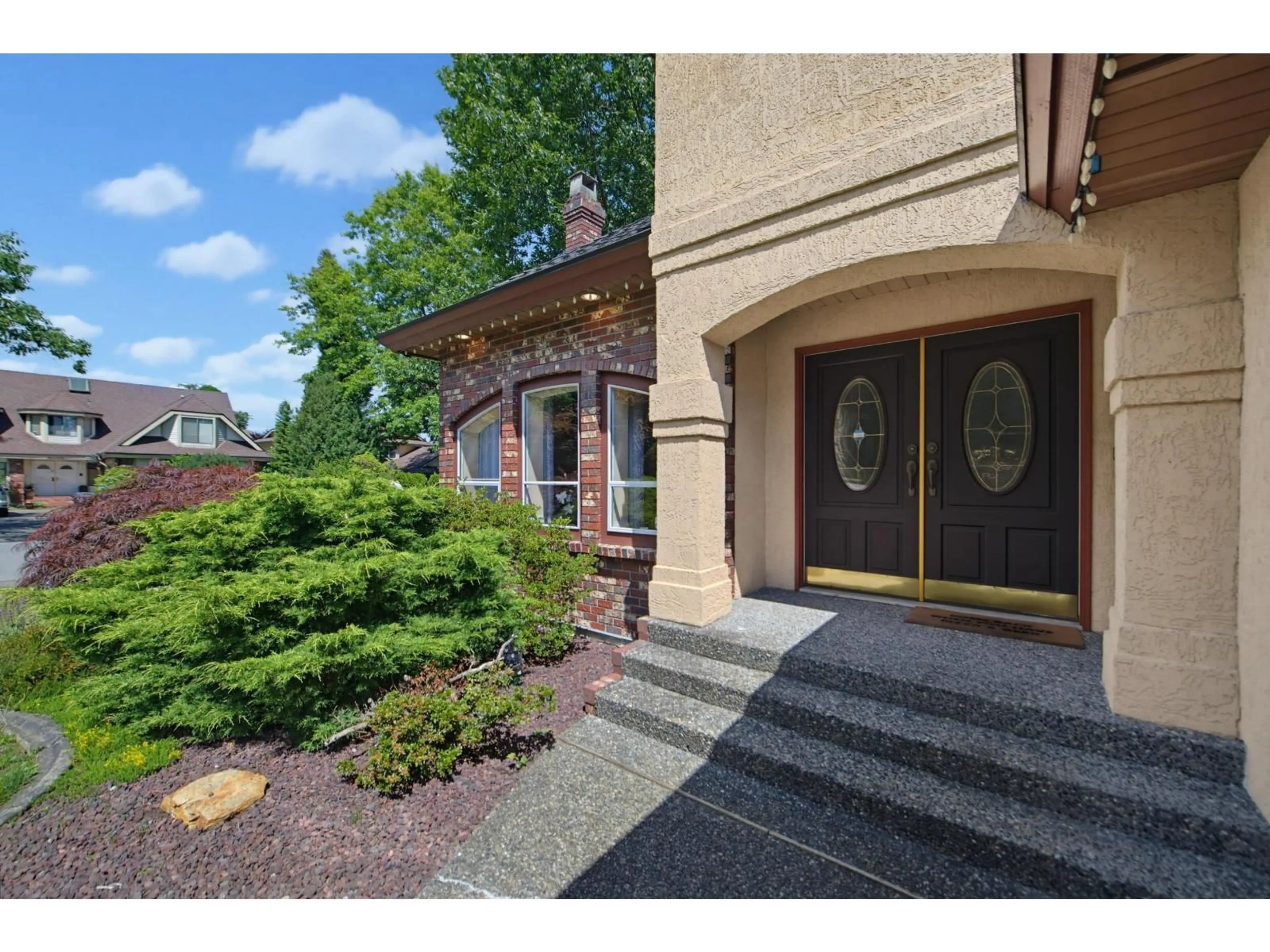 Indoor entryway for 10482 ASHDOWN PLACE, Surrey British Columbia V4N1W6