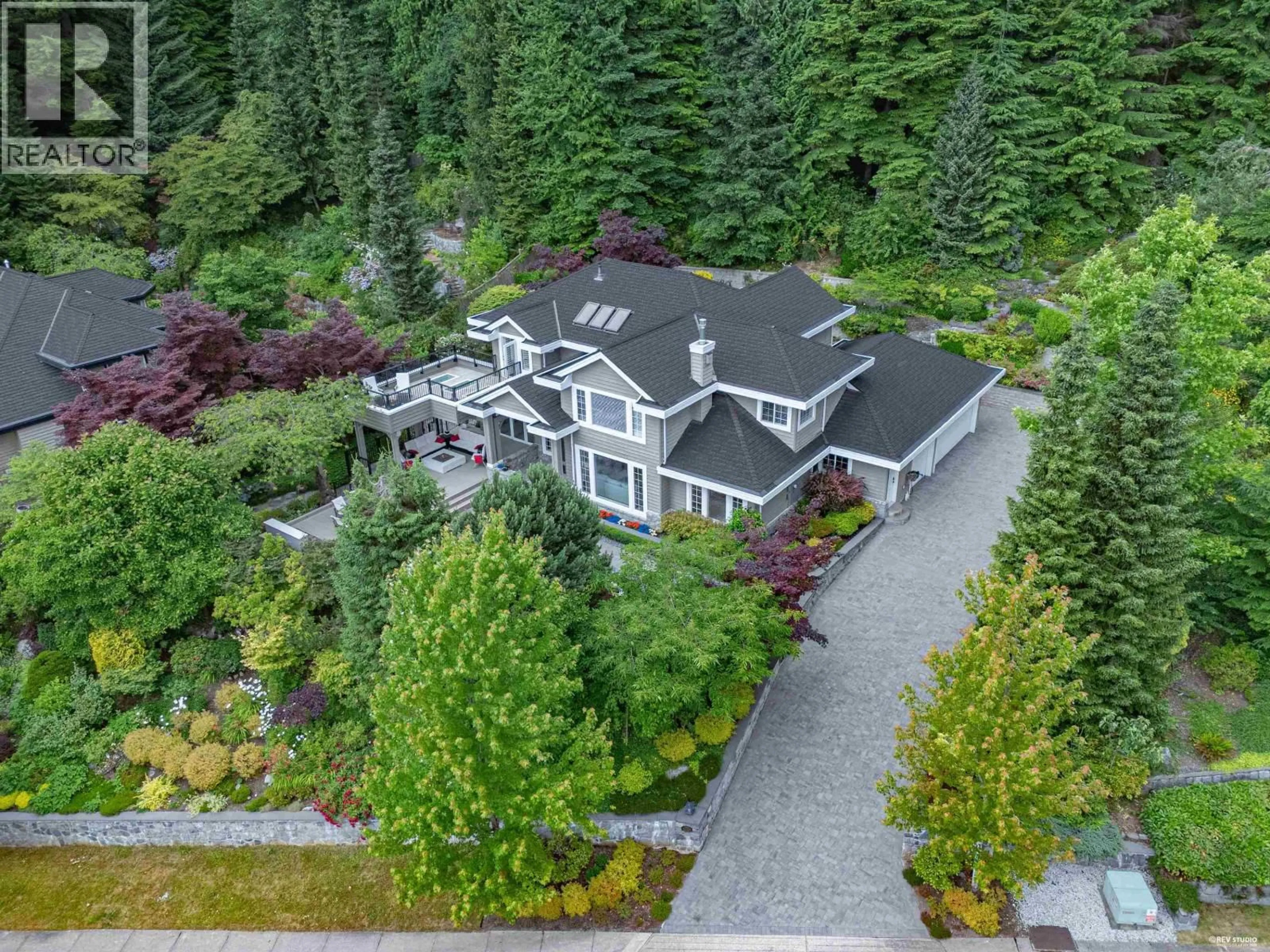 A pic from outside/outdoor area/front of a property/back of a property/a pic from drone, street for 4115 BRAEMAR ROAD, North Vancouver British Columbia B7K3C9