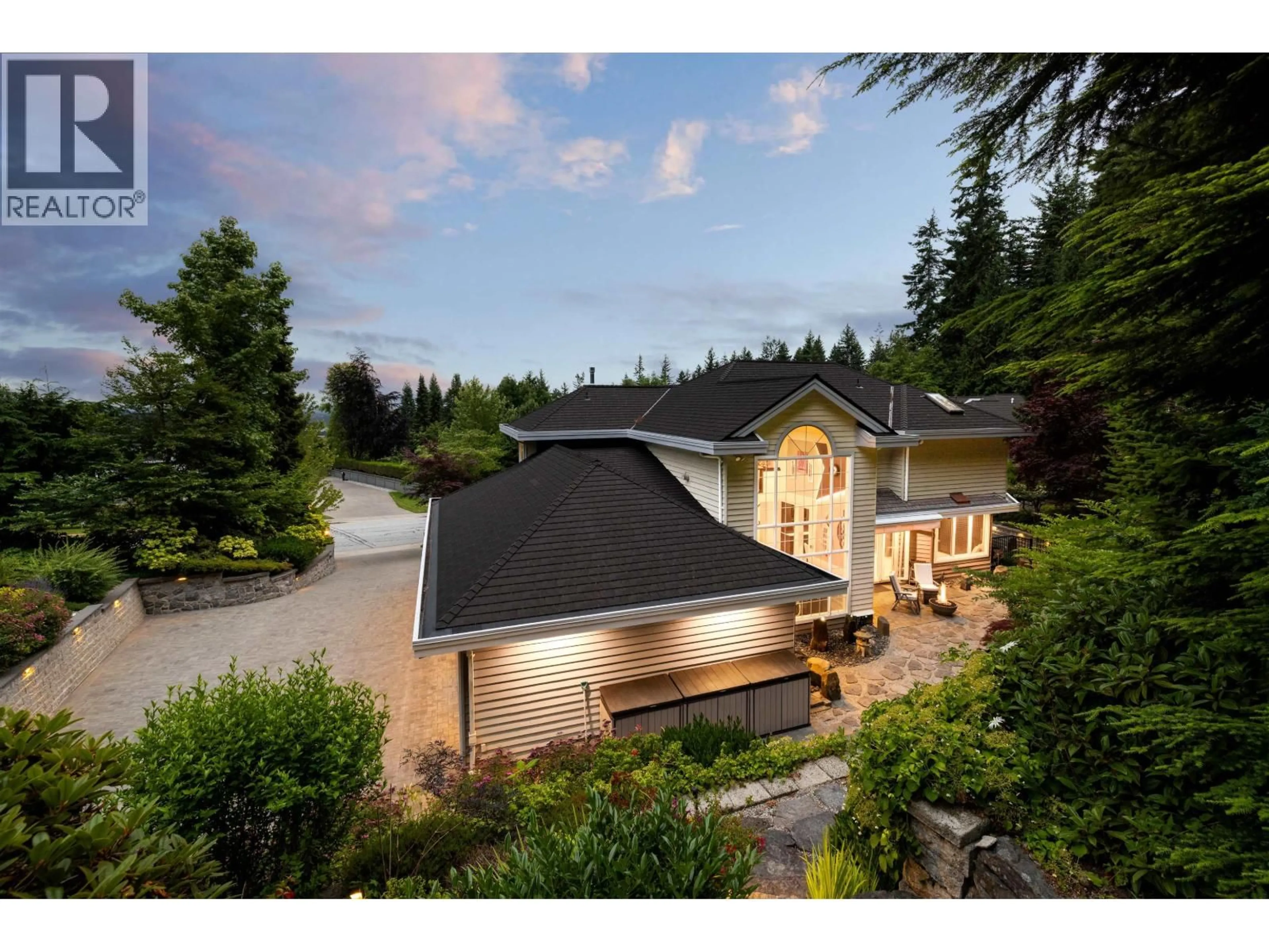A pic from outside/outdoor area/front of a property/back of a property/a pic from drone, water/lake/river/ocean view for 4115 BRAEMAR ROAD, North Vancouver British Columbia B7K3C9