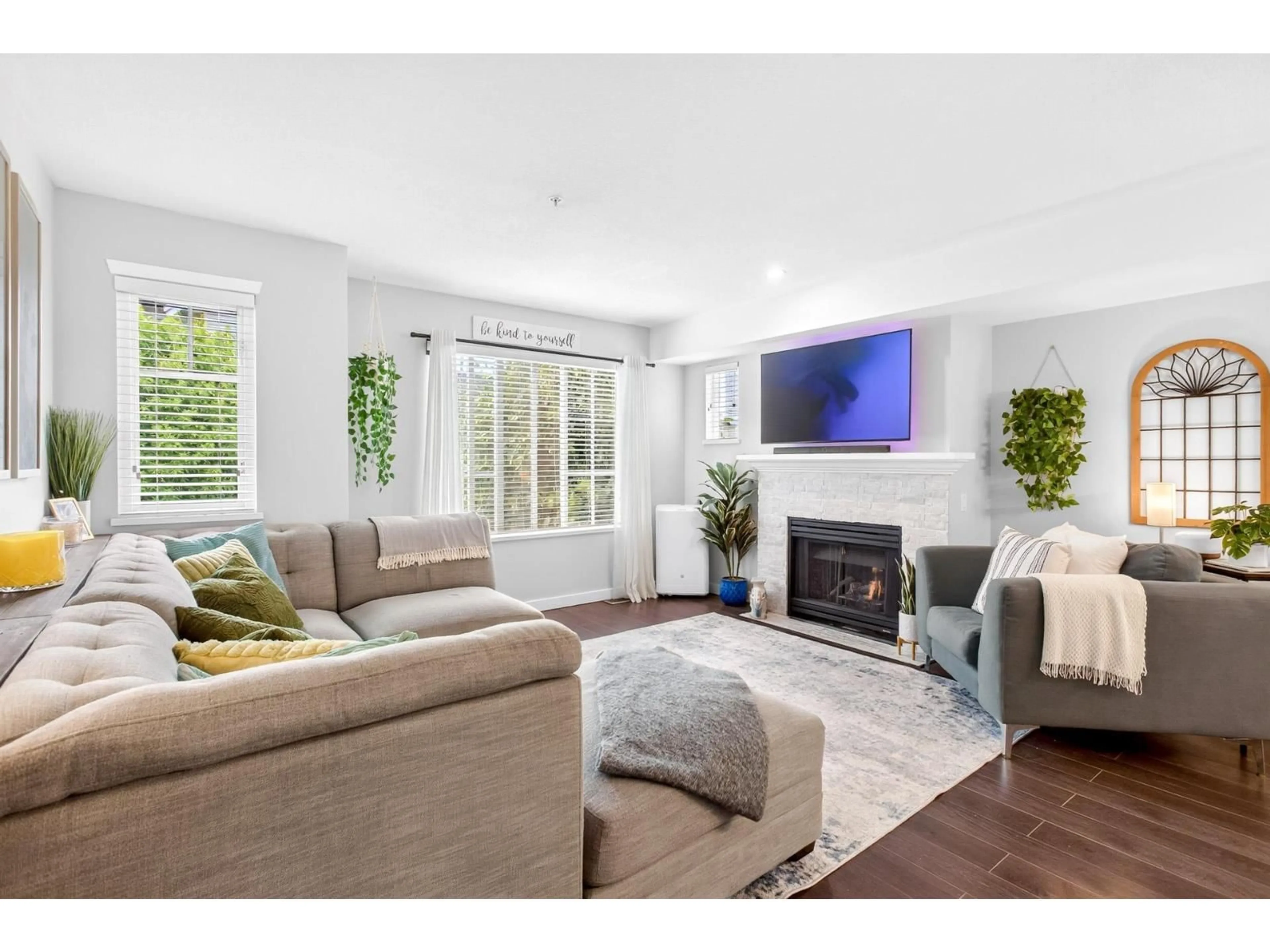 Living room with furniture, unknown for 61 - 20560 66 AVENUE, Langley British Columbia V2Y2Y8