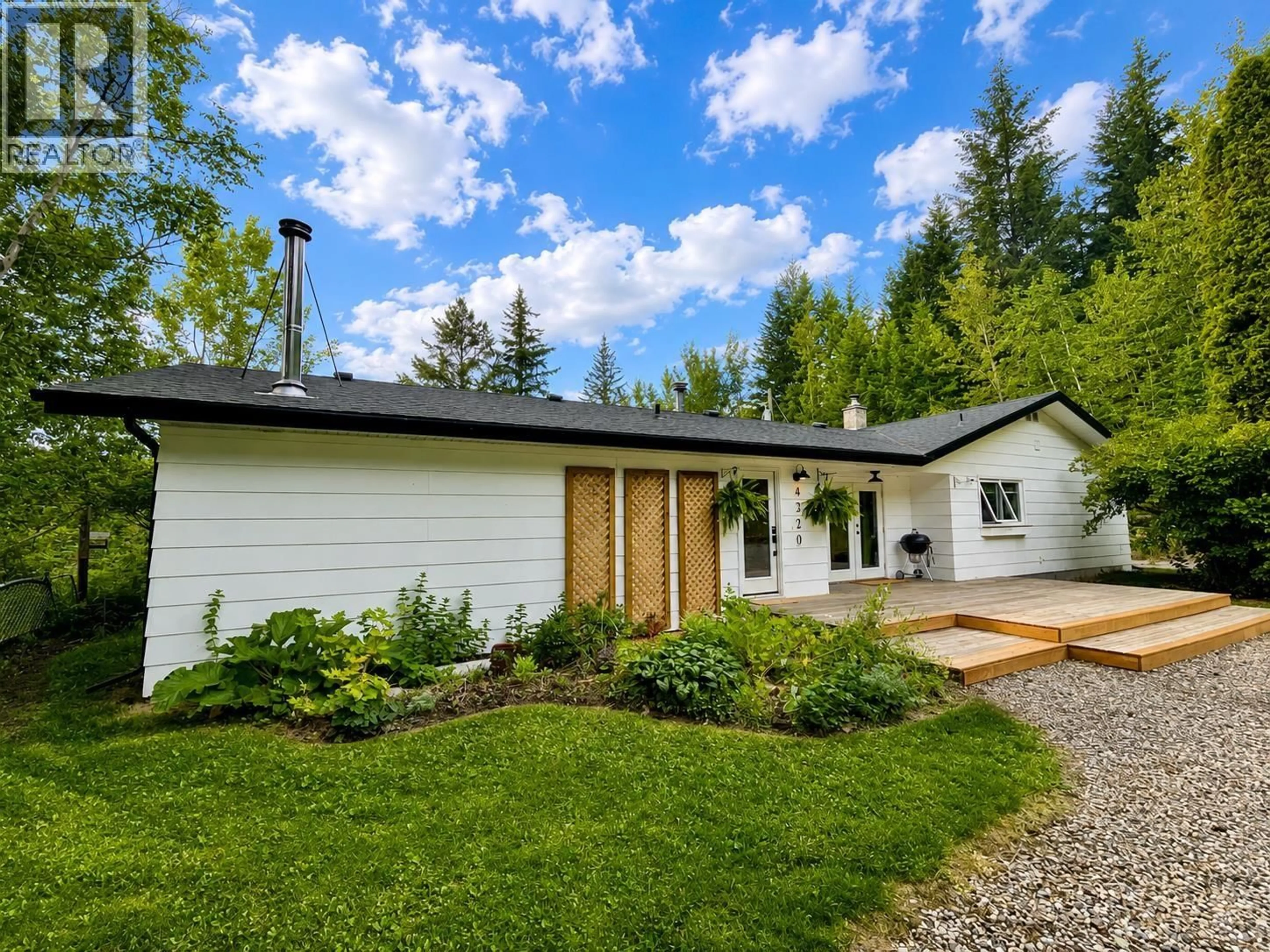 Home with vinyl exterior material, unknown for 4320 QUESNEL-HIXON ROAD, Quesnel British Columbia V2J6Z3
