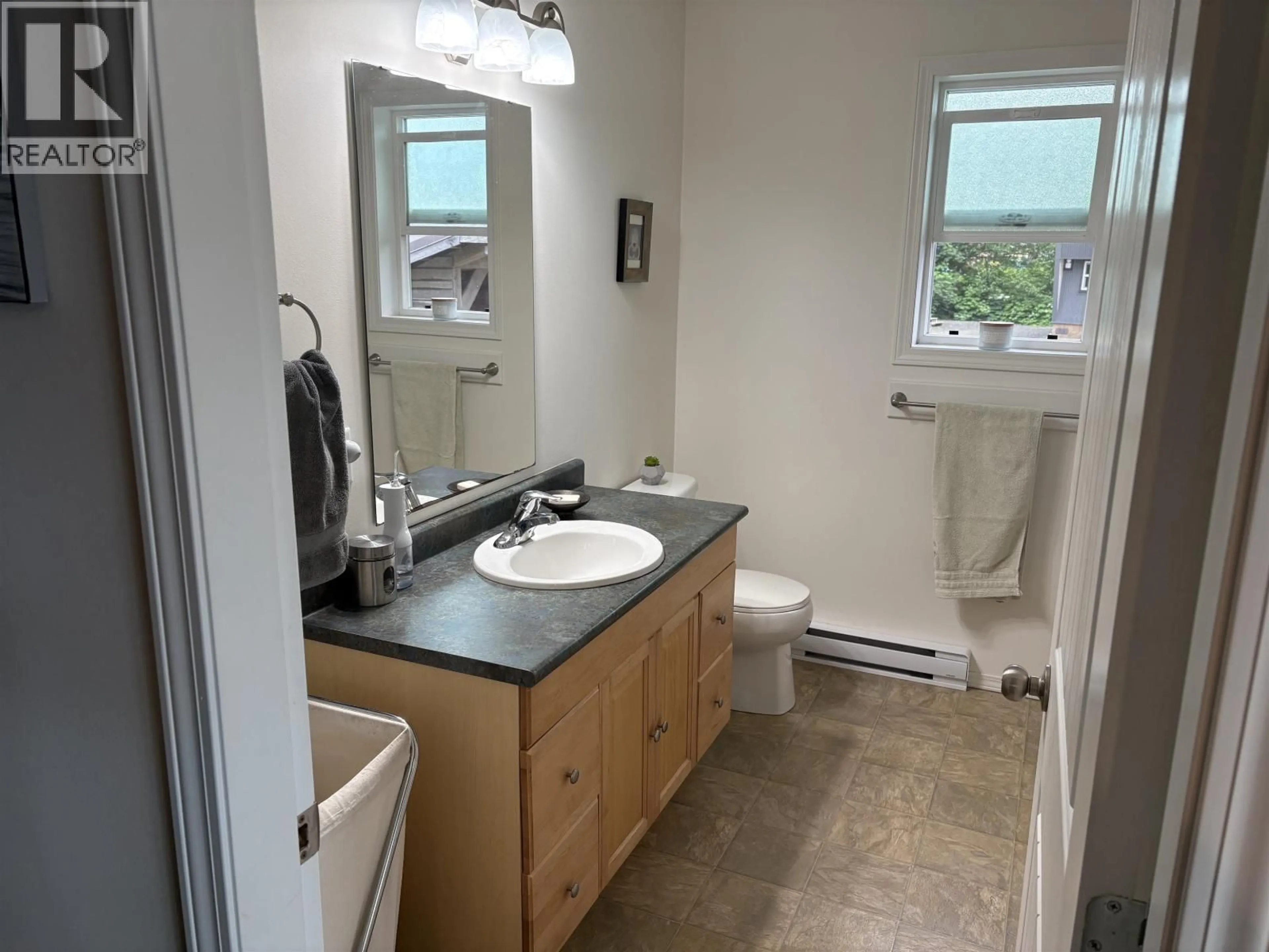 Standard bathroom, unknown for 820 OCEANVIEW DRIVE, Daajing Giids City British Columbia V8J1M5