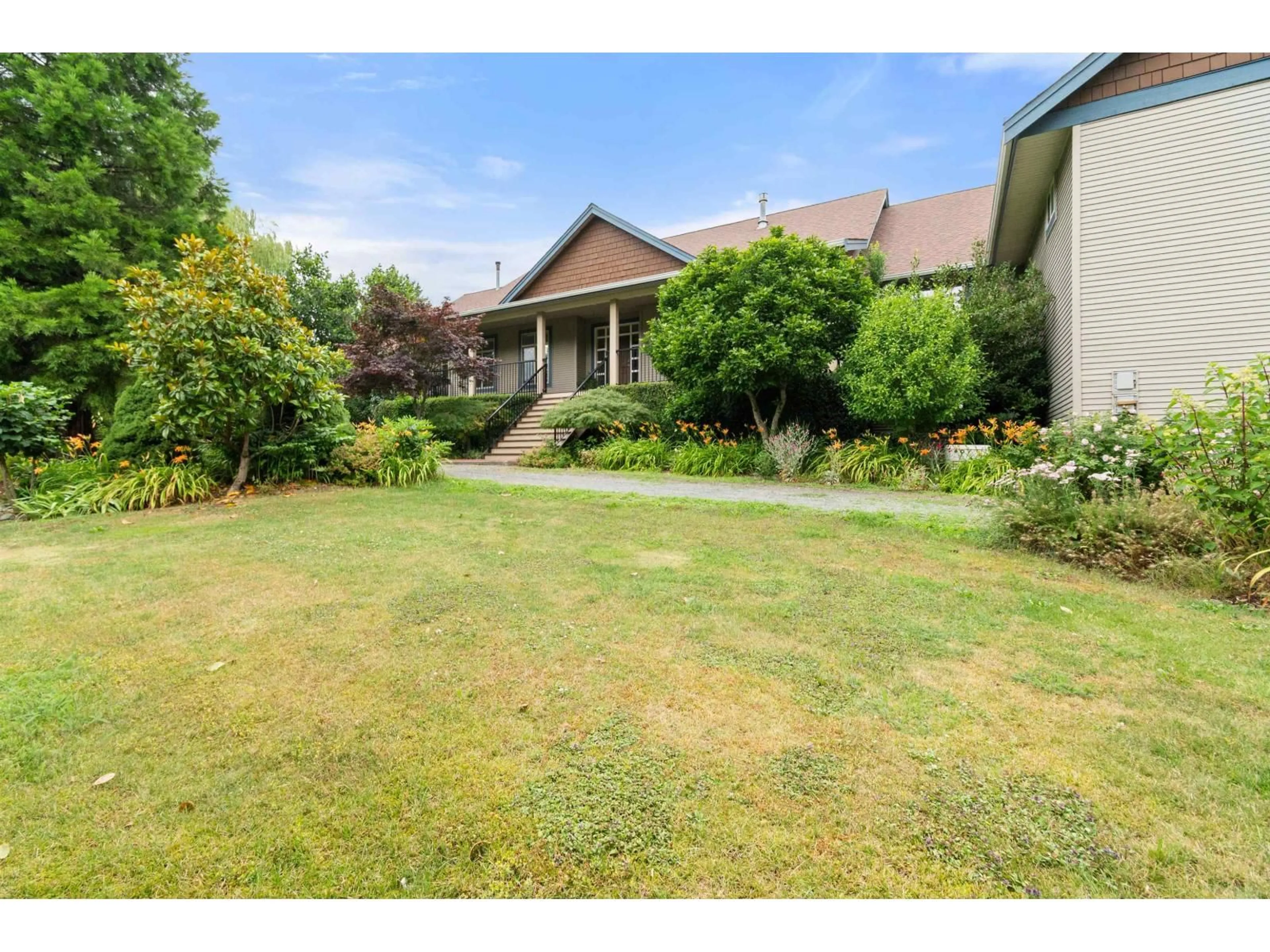 A pic from outside/outdoor area/front of a property/back of a property/a pic from drone, unknown for 608 ARNOLD ROAD, Abbotsford British Columbia V3G1S4