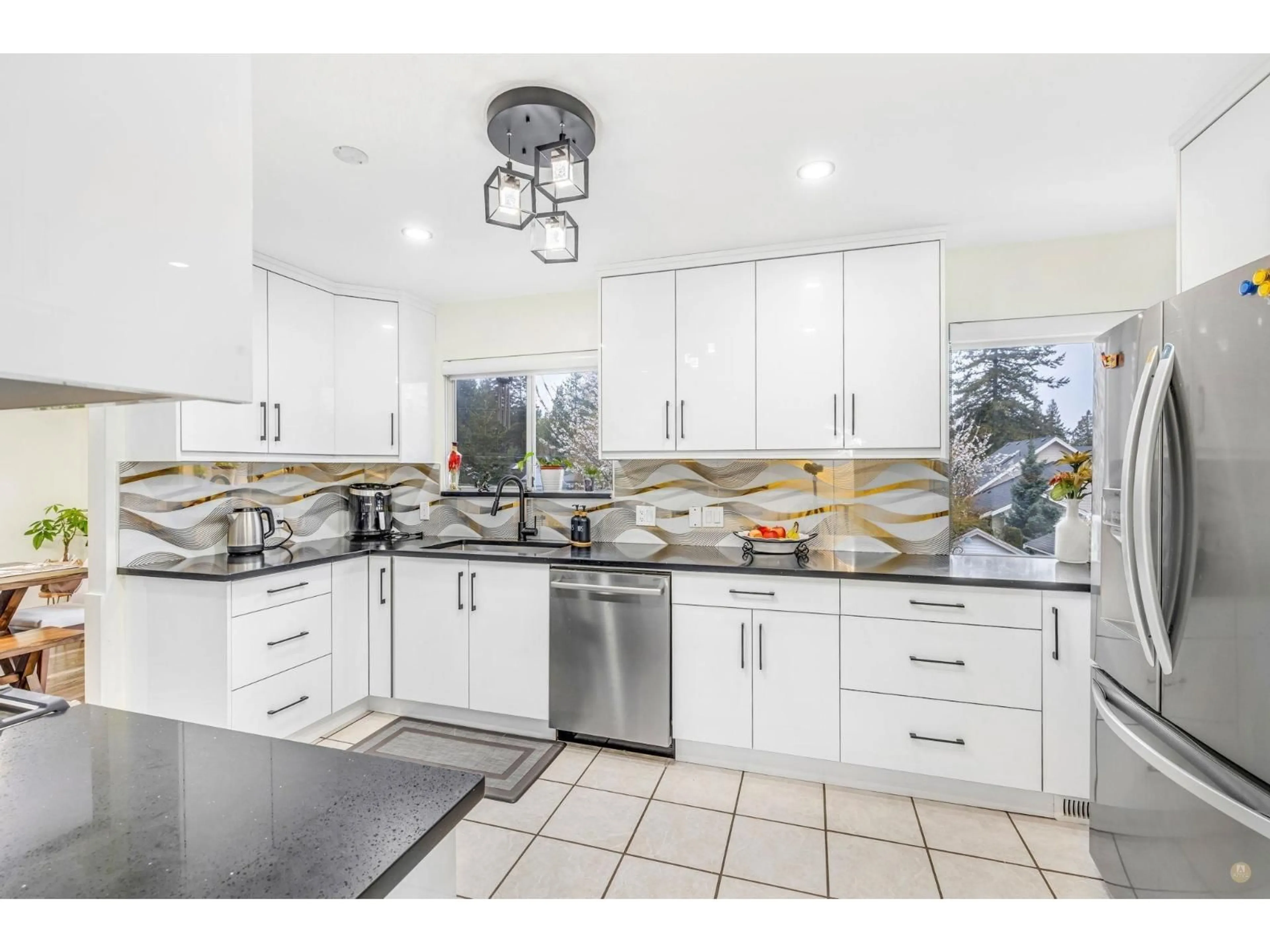 Contemporary kitchen, ceramic/tile floor for 1965 128 STREET, Surrey British Columbia V4A3V5