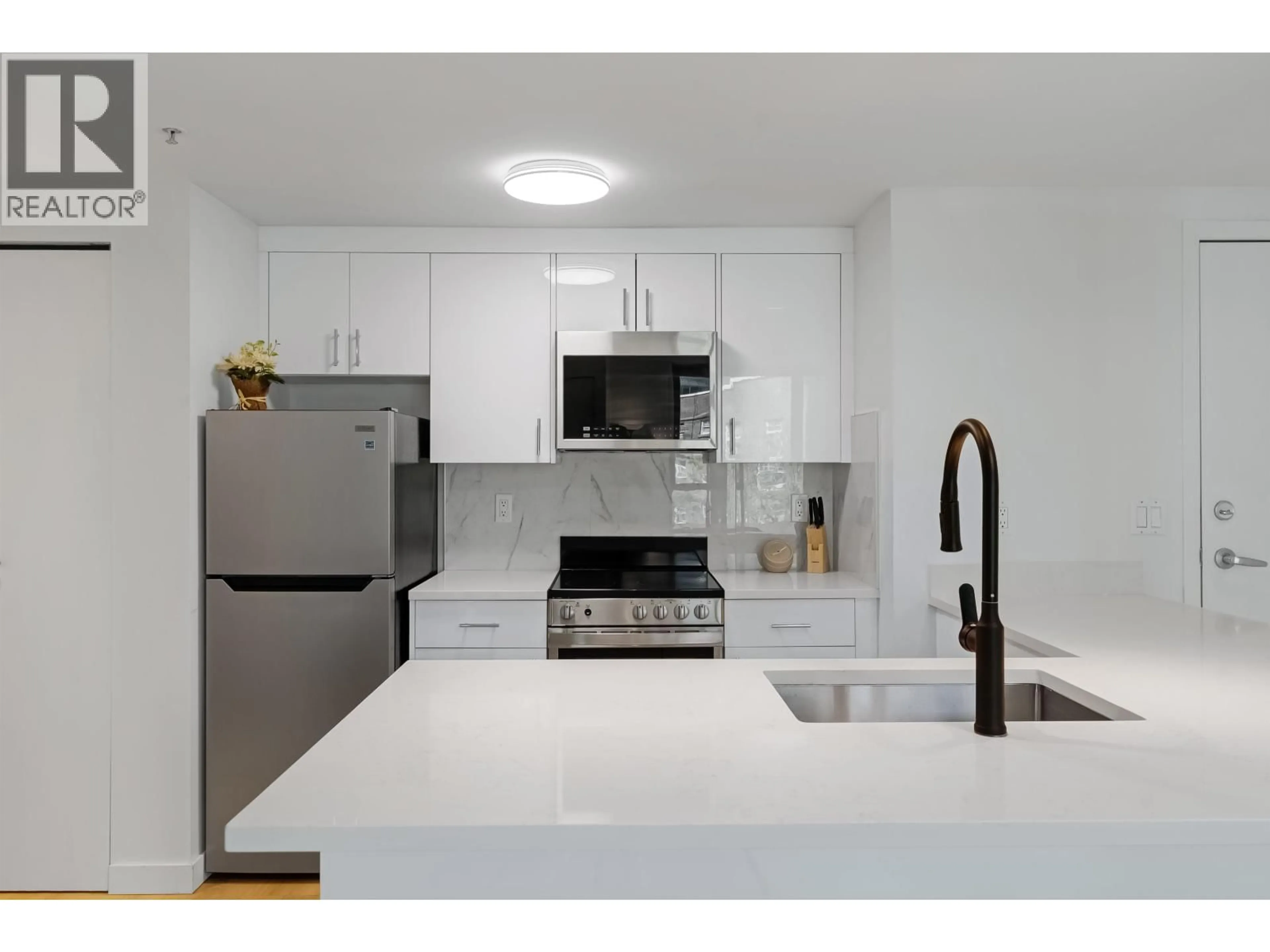 Standard kitchen, ceramic/tile floor for 501 - 1331 GEORGIA STREET, Vancouver British Columbia V6E4P1
