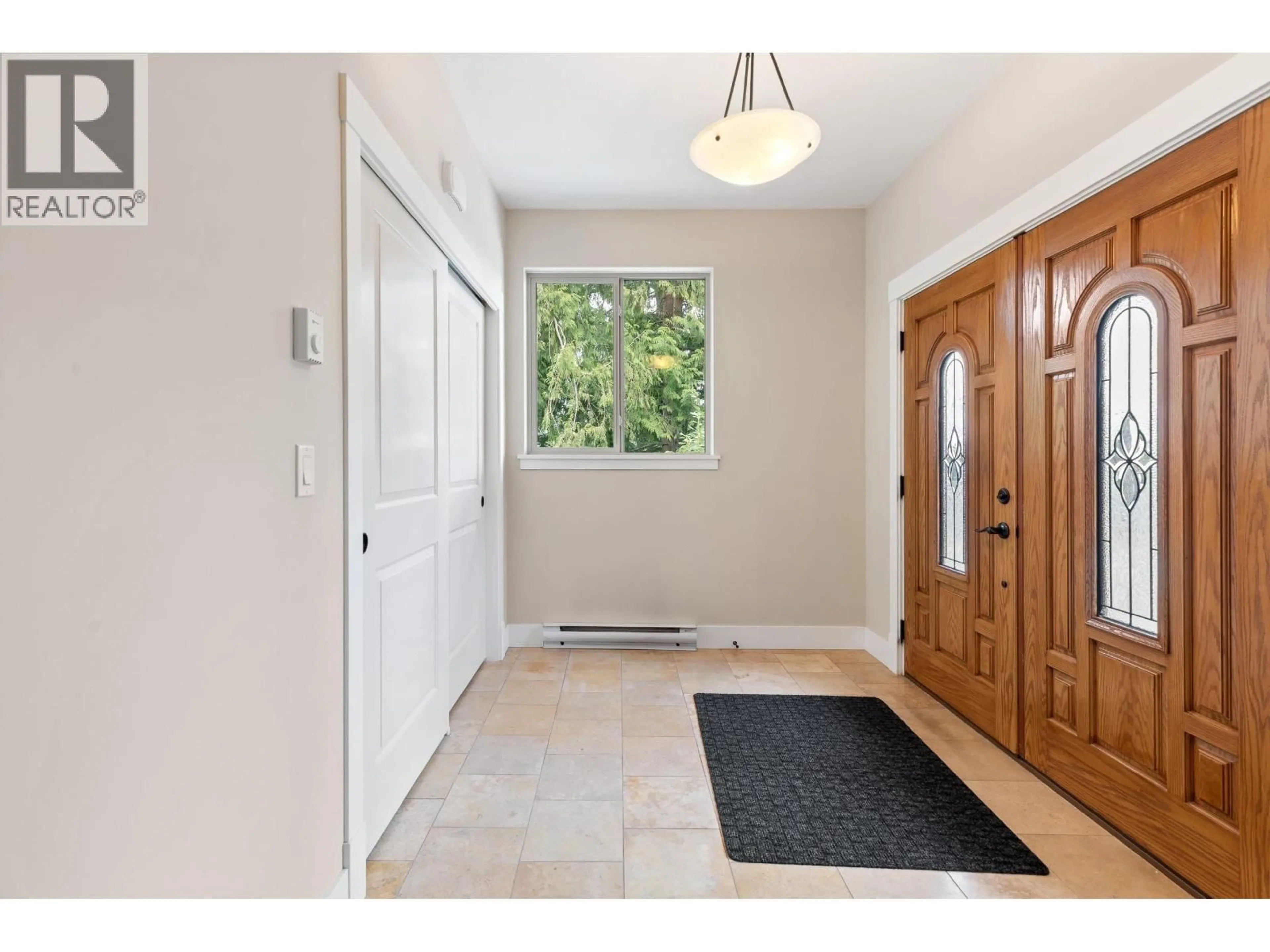 Indoor entryway for 5781 GENNI'S WAY, Sechelt British Columbia V7Z0N8