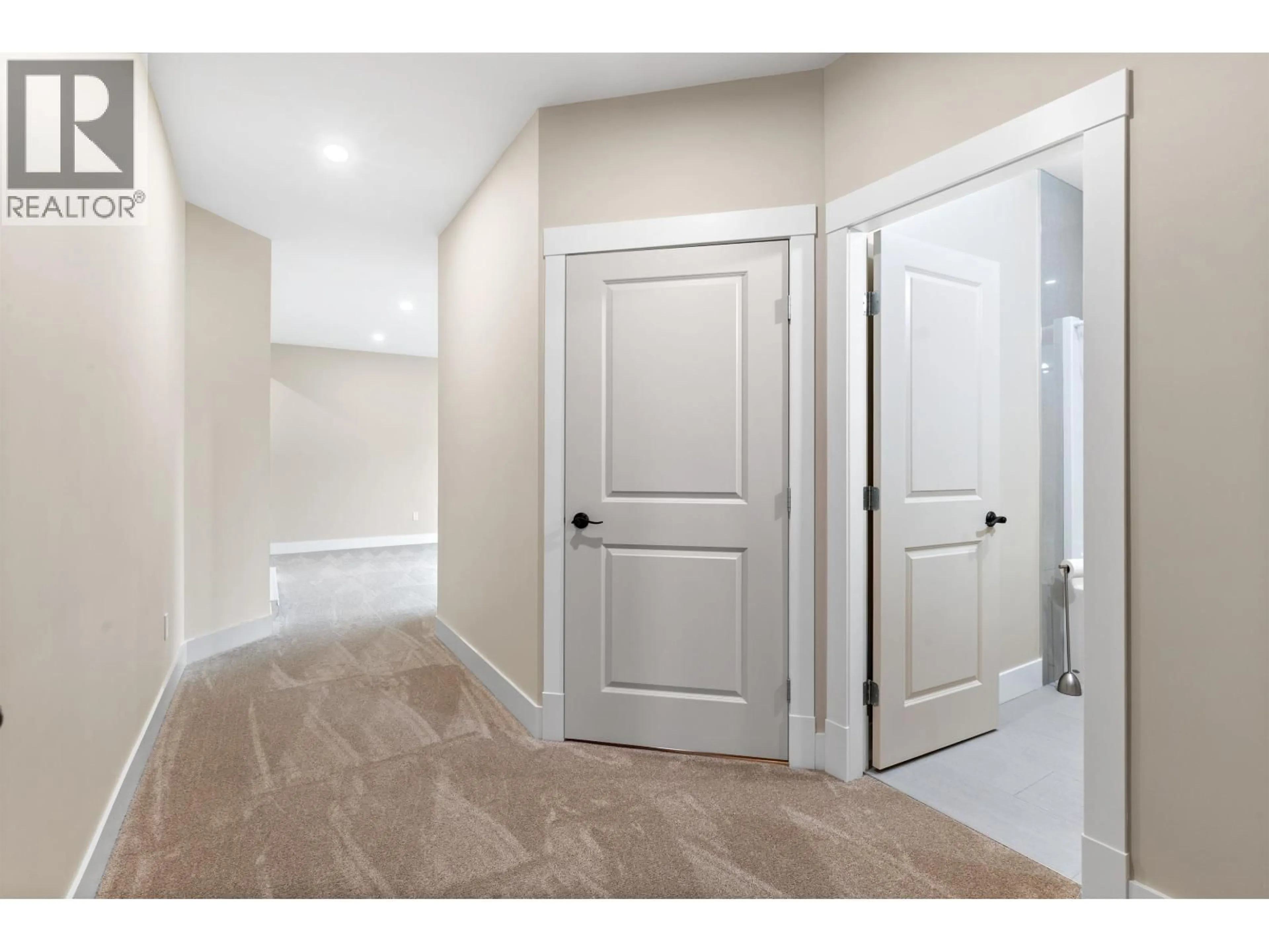 Indoor entryway for 5781 GENNI'S WAY, Sechelt British Columbia V7Z0N8