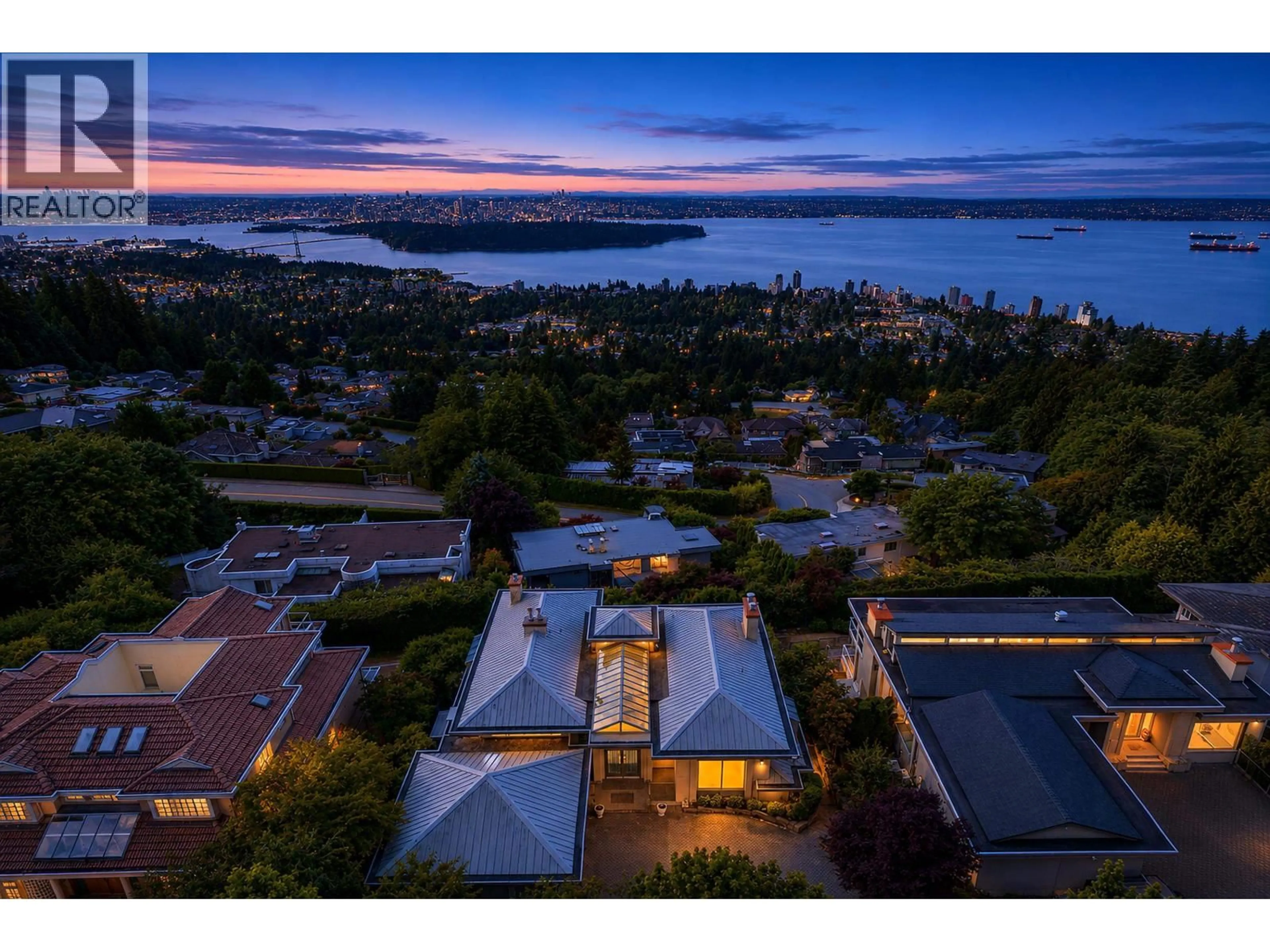 A pic from outside/outdoor area/front of a property/back of a property/a pic from drone, water/lake/river/ocean view for 1572 CHIPPENDALE COURT, West Vancouver British Columbia V7S3G6