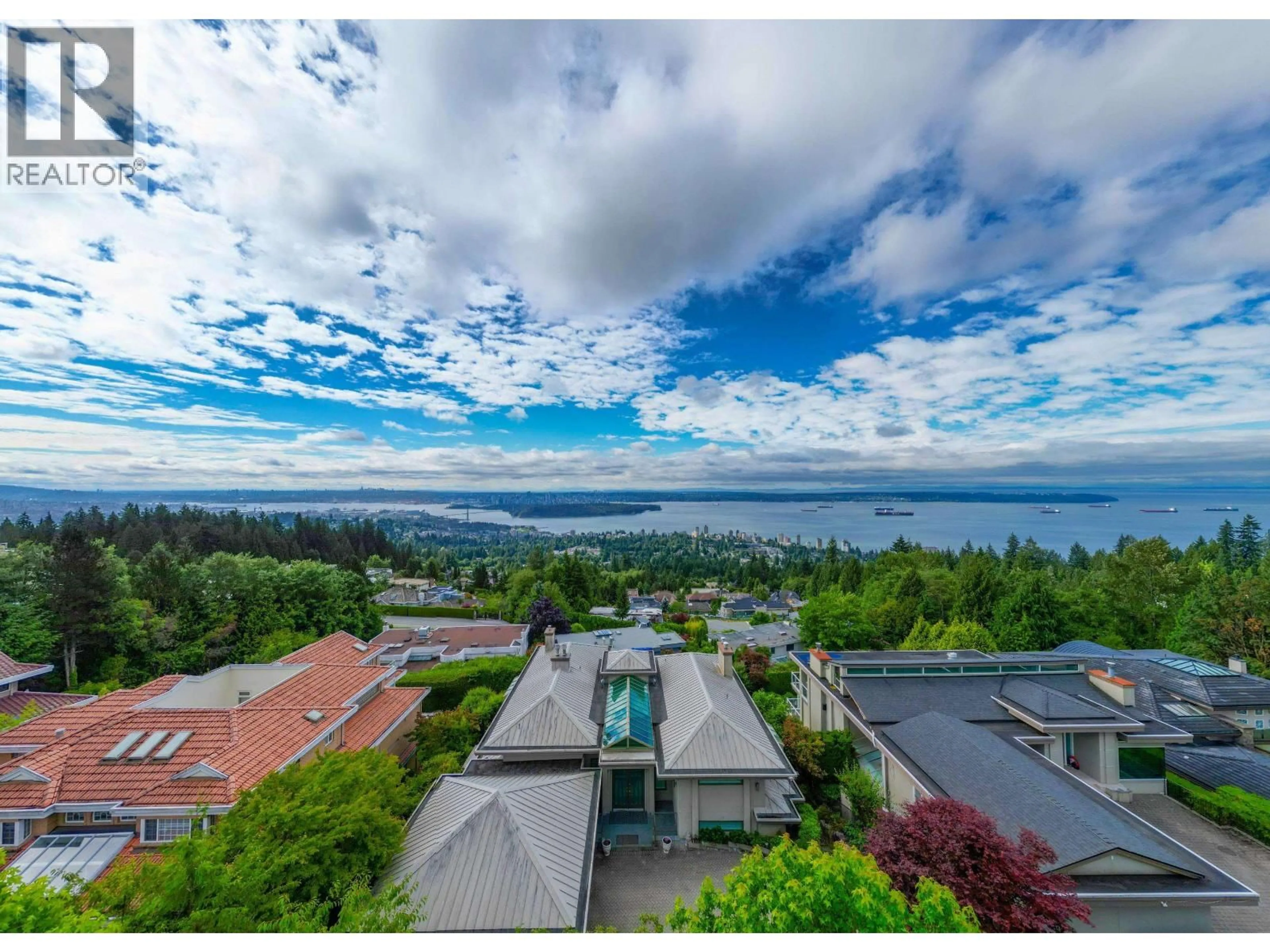 A pic from outside/outdoor area/front of a property/back of a property/a pic from drone, water/lake/river/ocean view for 1572 CHIPPENDALE COURT, West Vancouver British Columbia V7S3G6