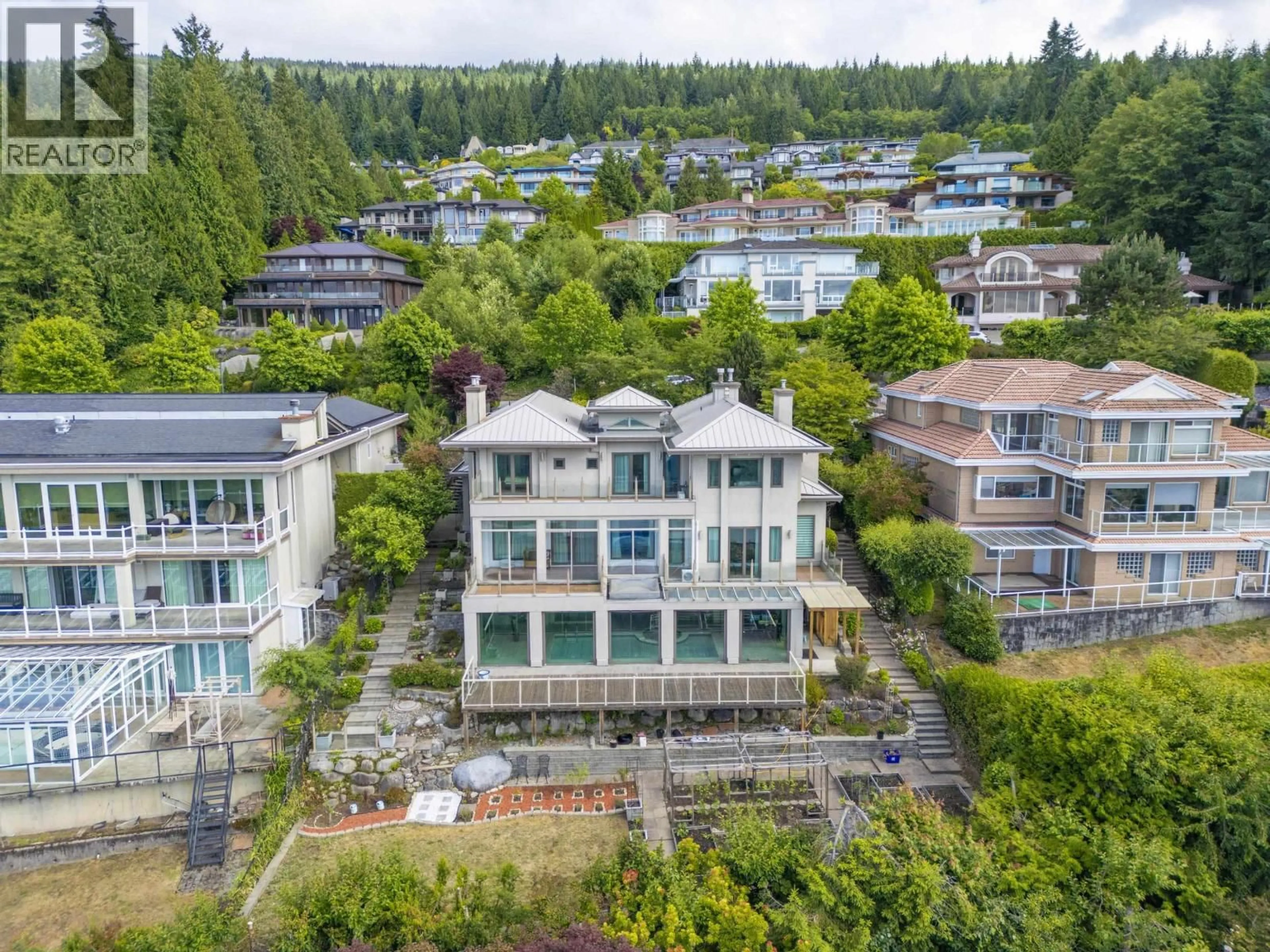 A pic from outside/outdoor area/front of a property/back of a property/a pic from drone, city buildings view from balcony for 1572 CHIPPENDALE COURT, West Vancouver British Columbia V7S3G6