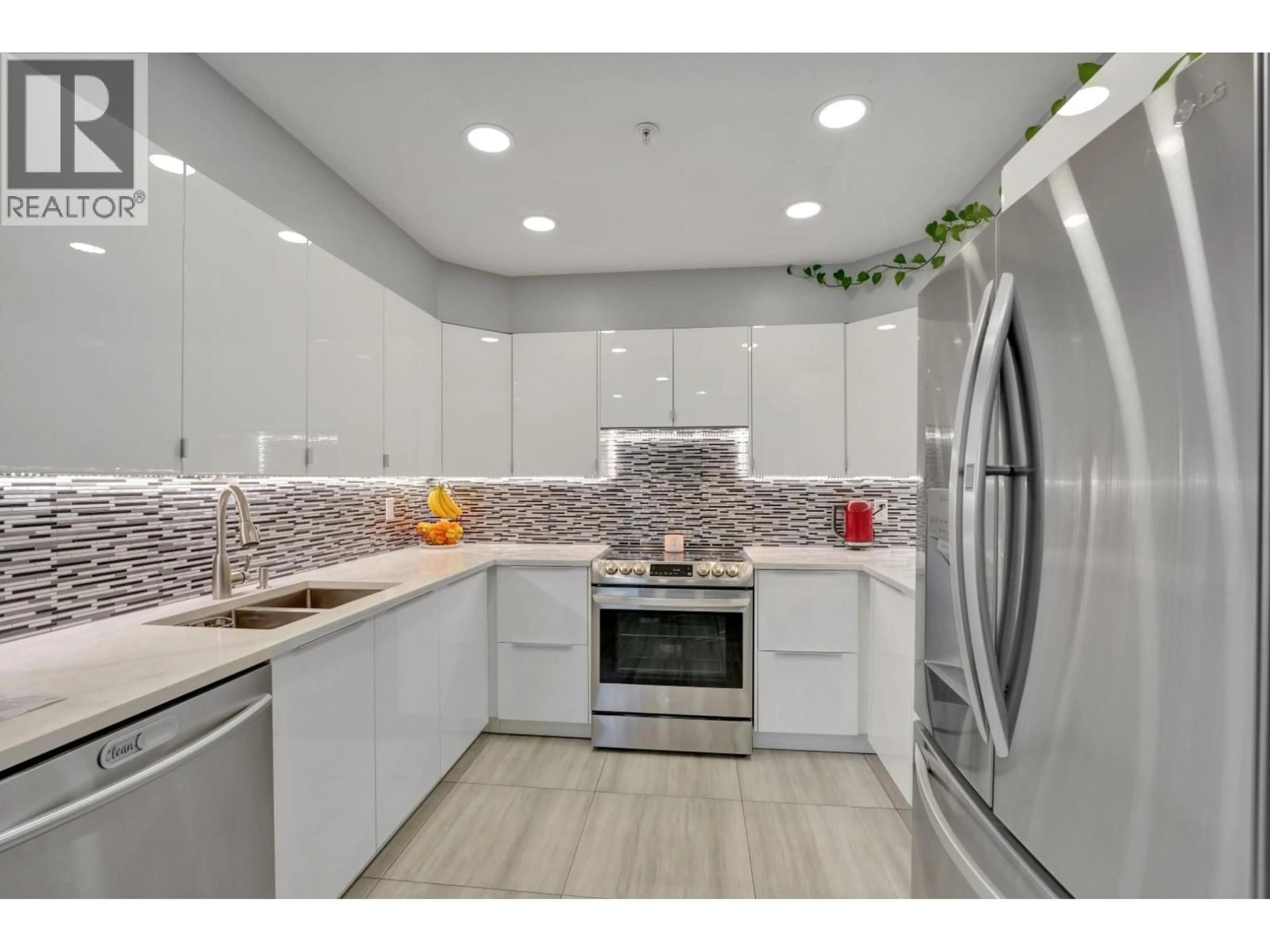 Contemporary kitchen, ceramic/tile floor for 14 - 19160 119 AVENUE, Pitt Meadows British Columbia V3Y2L7