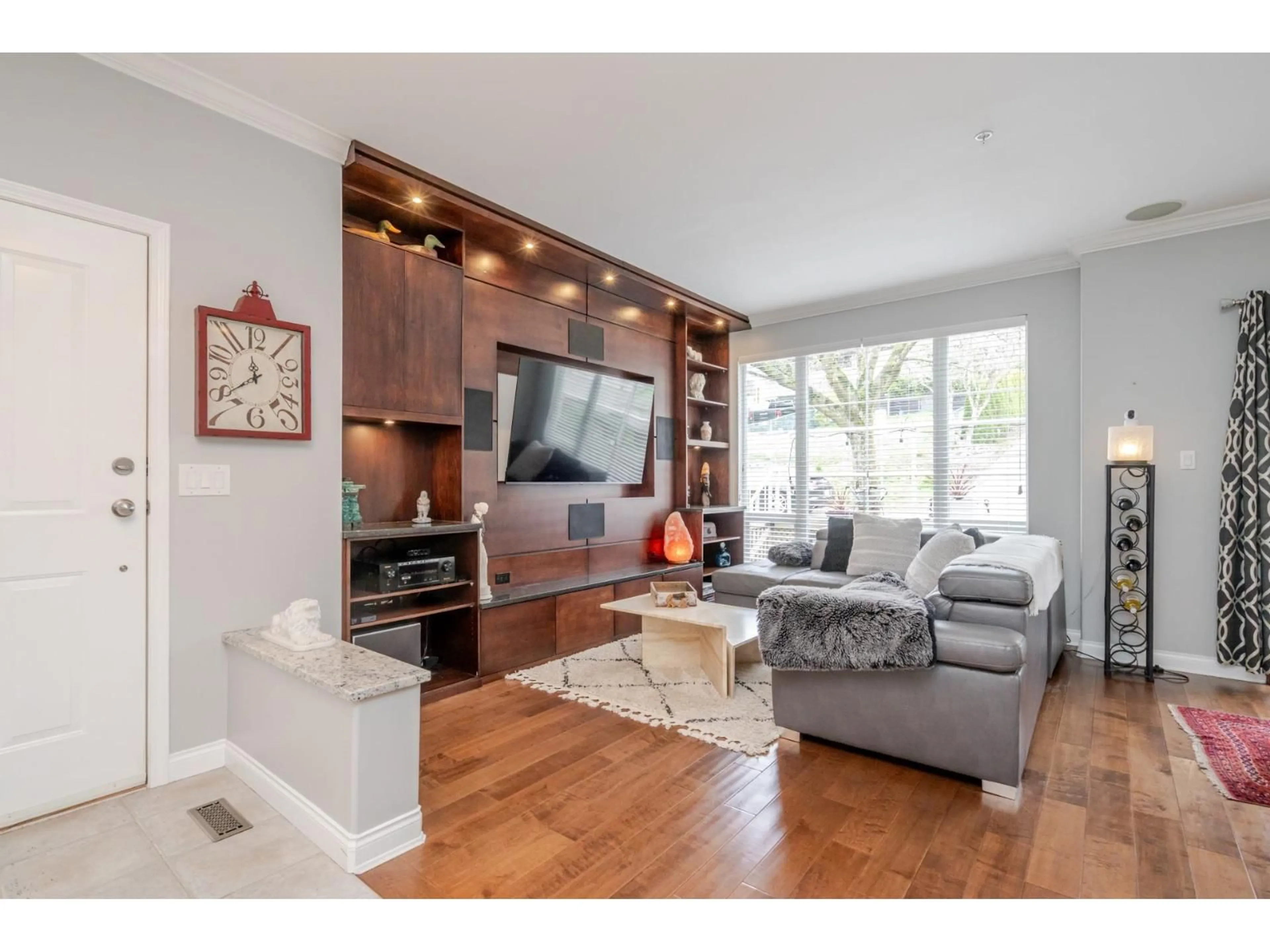 Living room with furniture, wood/laminate floor for 8 - 1169 VIDAL STREET, White Rock British Columbia V4B3T4