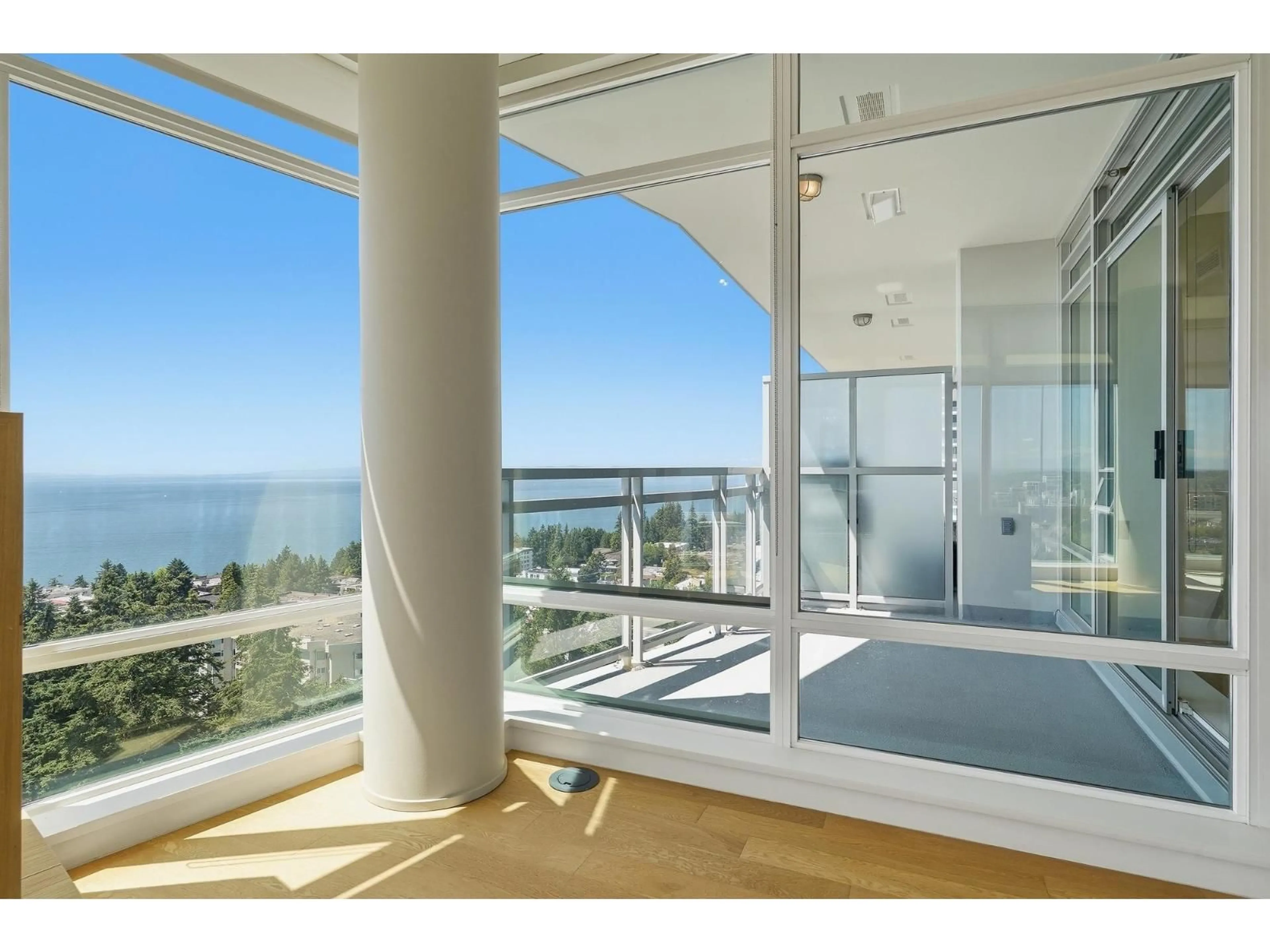 Unknown for 1601 - 15152 RUSSELL AVENUE, White Rock British Columbia V4B0A3