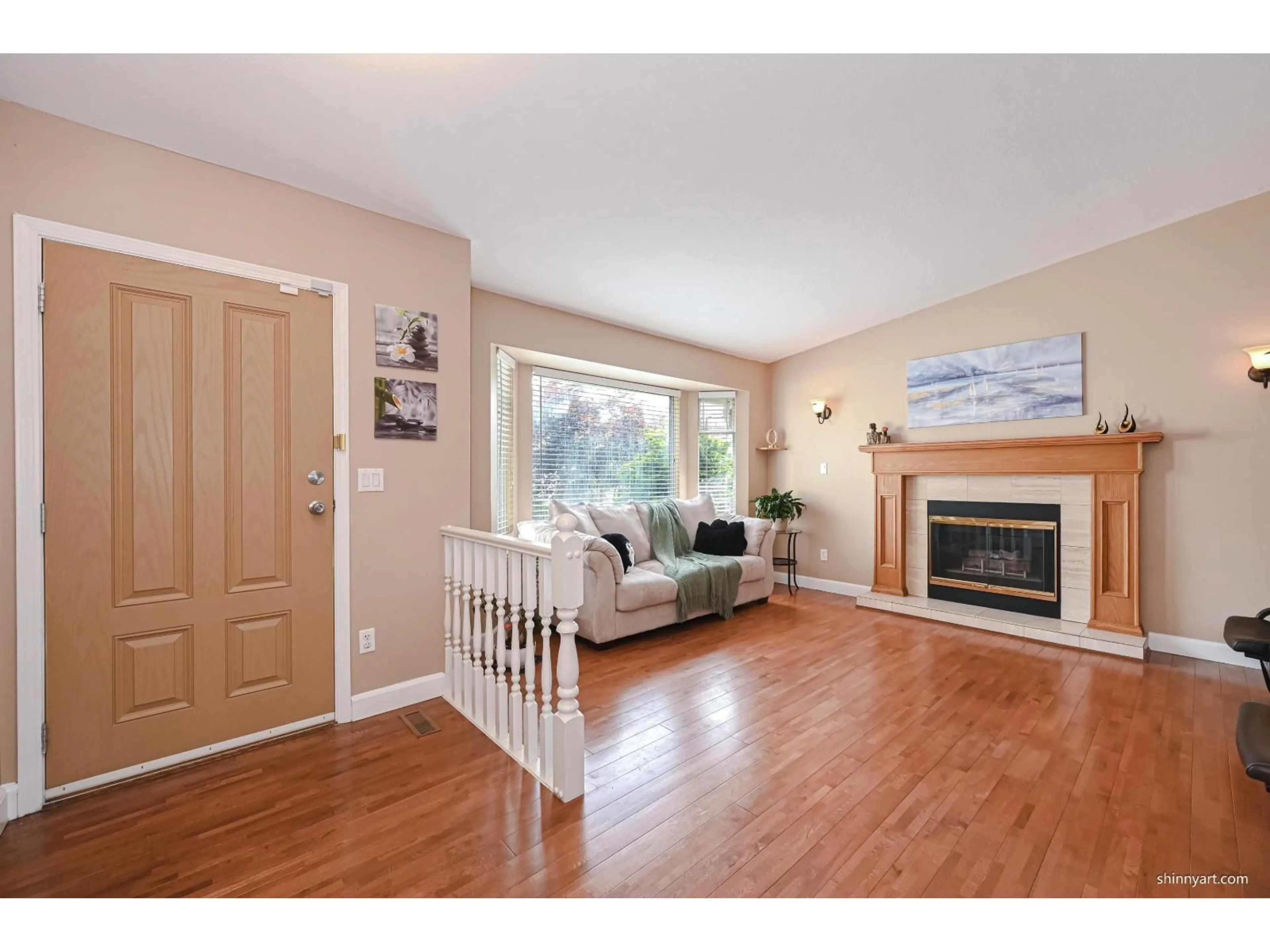 Living room with furniture, wood/laminate floor for 14961 86A AVENUE, Surrey British Columbia V3S7E8