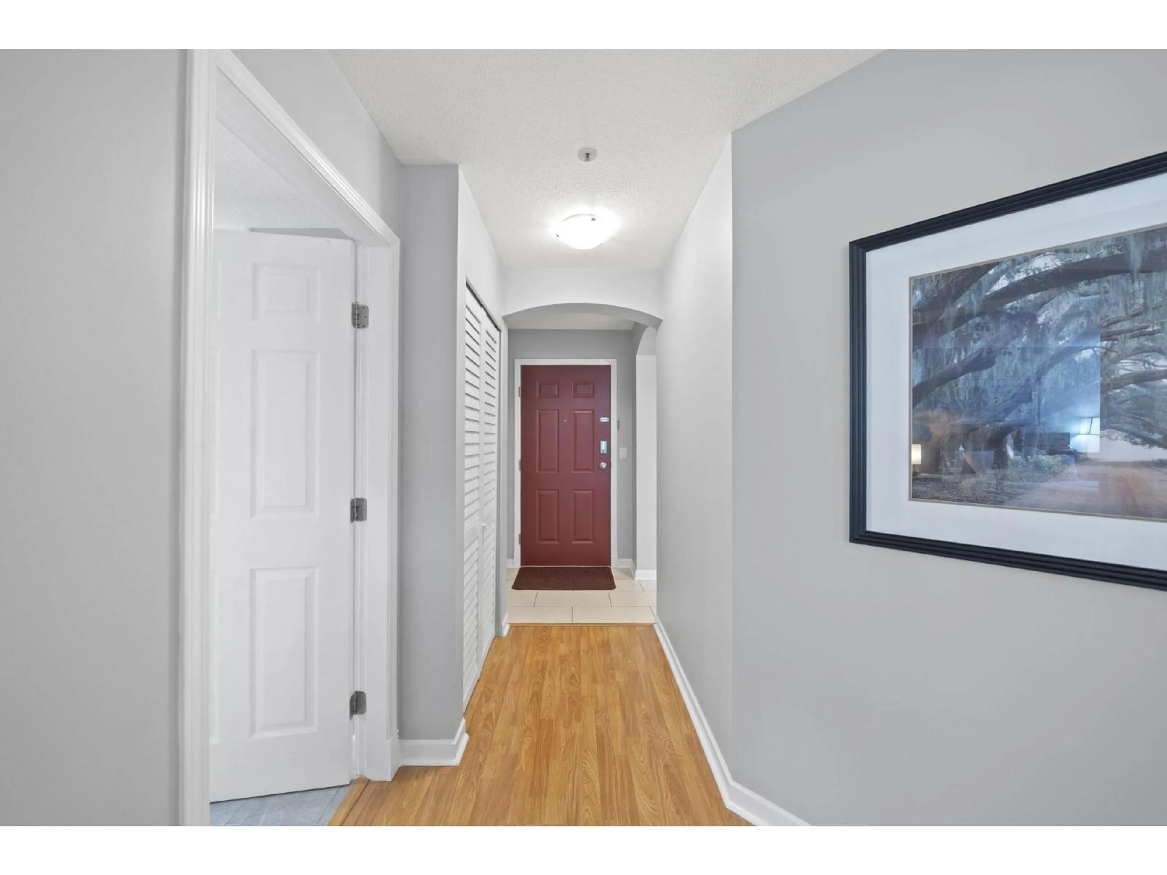 Indoor entryway for 206 - 20120 56 AVENUE, Langley British Columbia V2T2R7