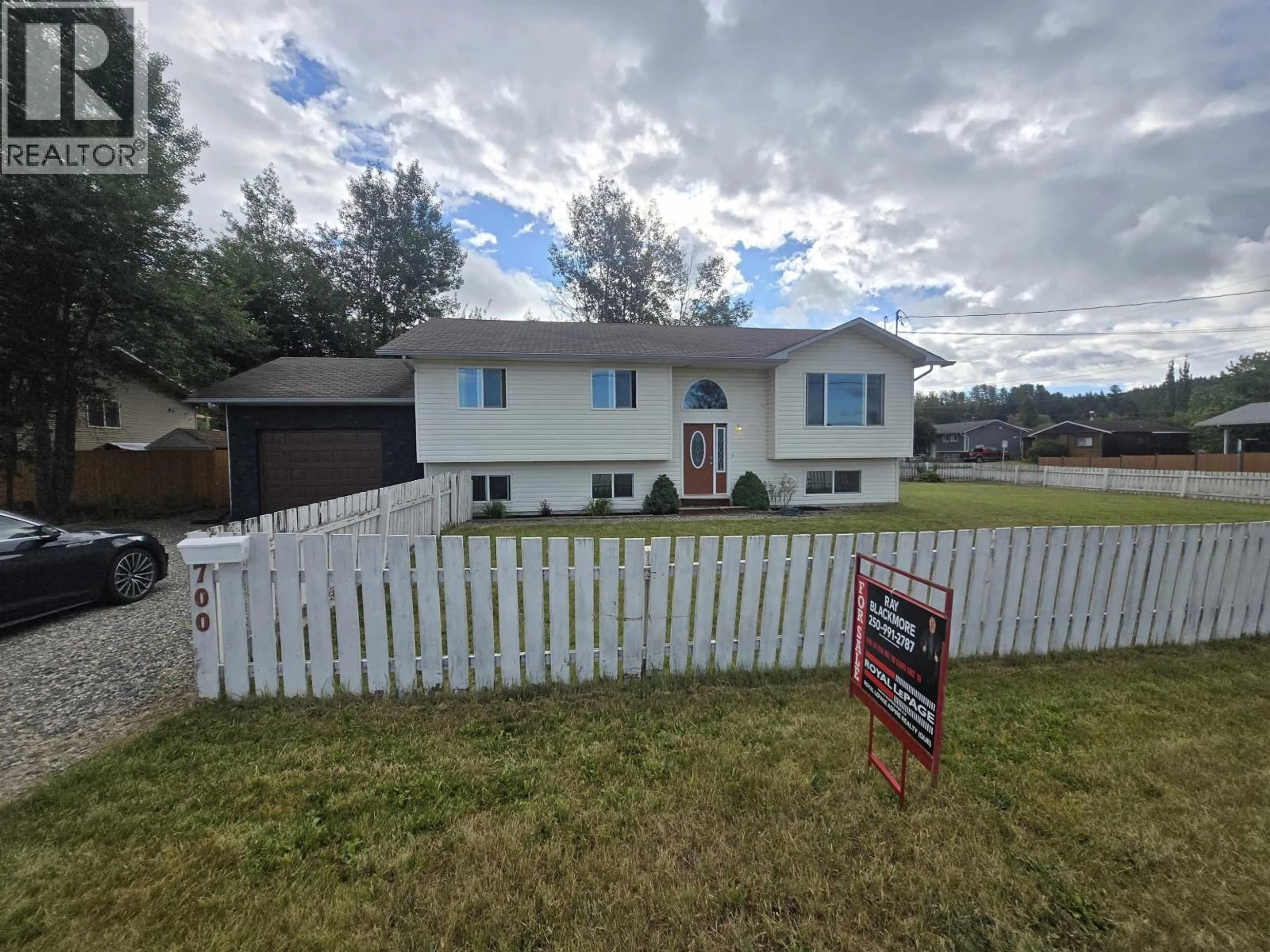 Home with vinyl exterior material, mountain view for 700 NADEAU STREET, Quesnel British Columbia V2J4P6