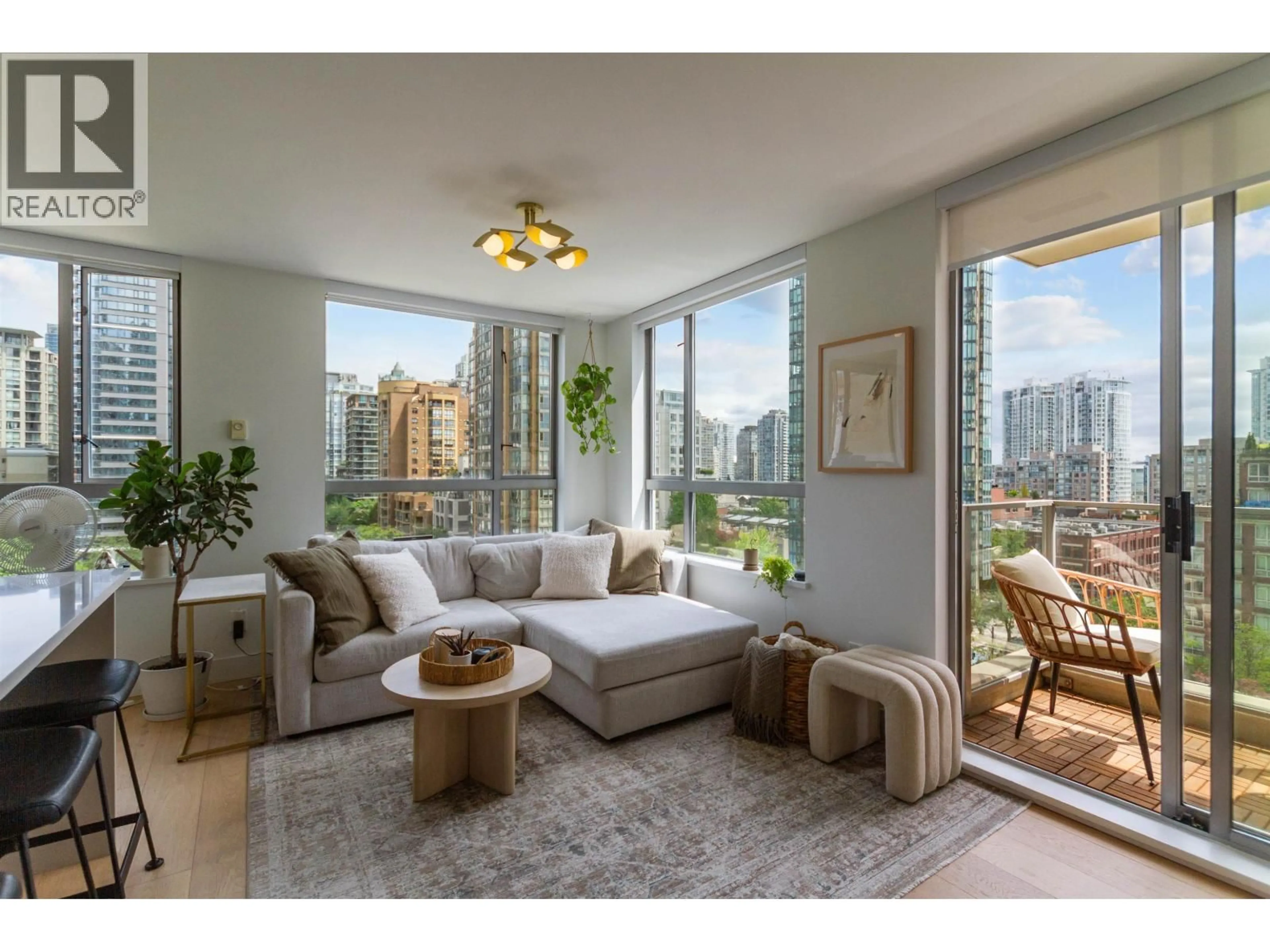 Living room with furniture, unknown for 904 - 1225 RICHARDS STREET, Vancouver British Columbia V6B1E6