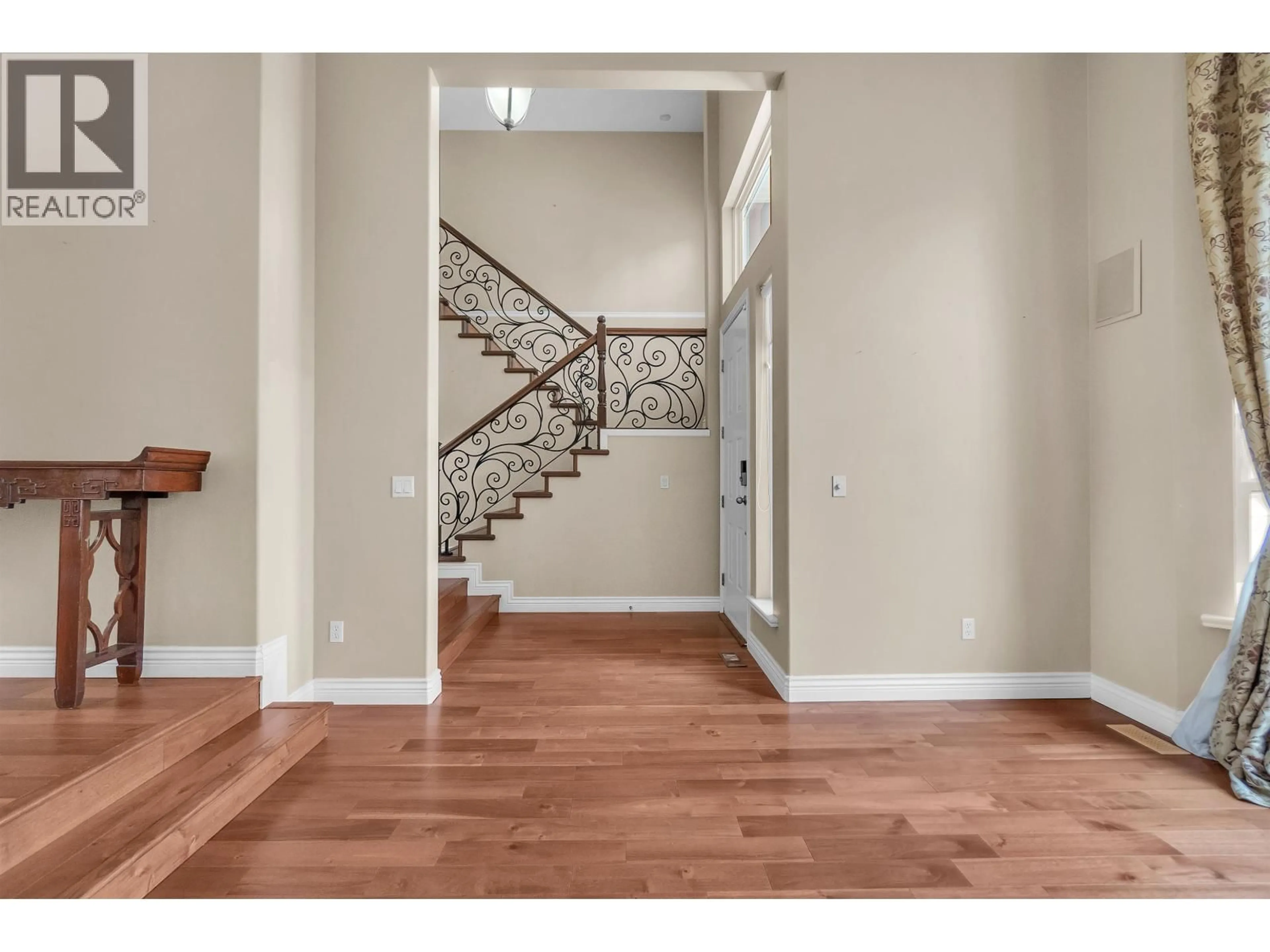 Indoor entryway for 1760 HAMPTON DRIVE, Coquitlam British Columbia V3E3E1