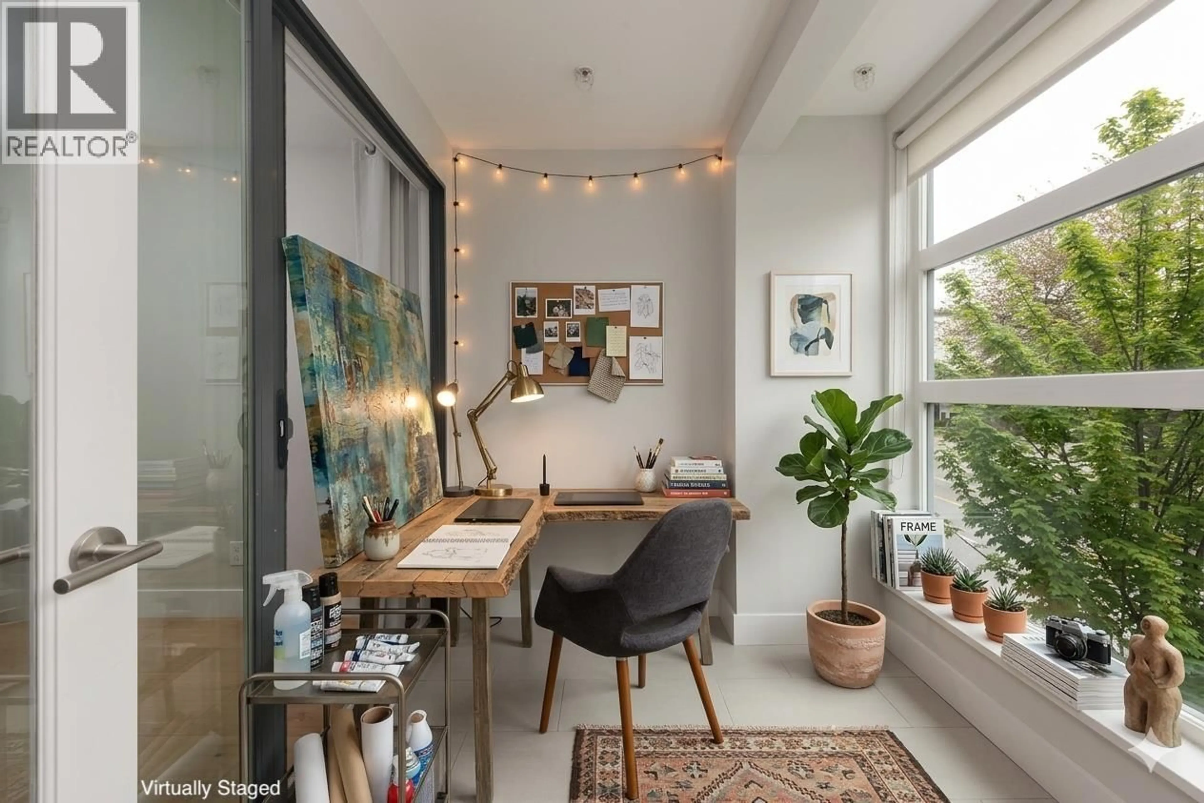 Indoor entryway for 309 - 2477 CAROLINA STREET, Vancouver British Columbia V5T0G8