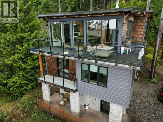1572 MOUNTAIN ROAD, Gibsons 2