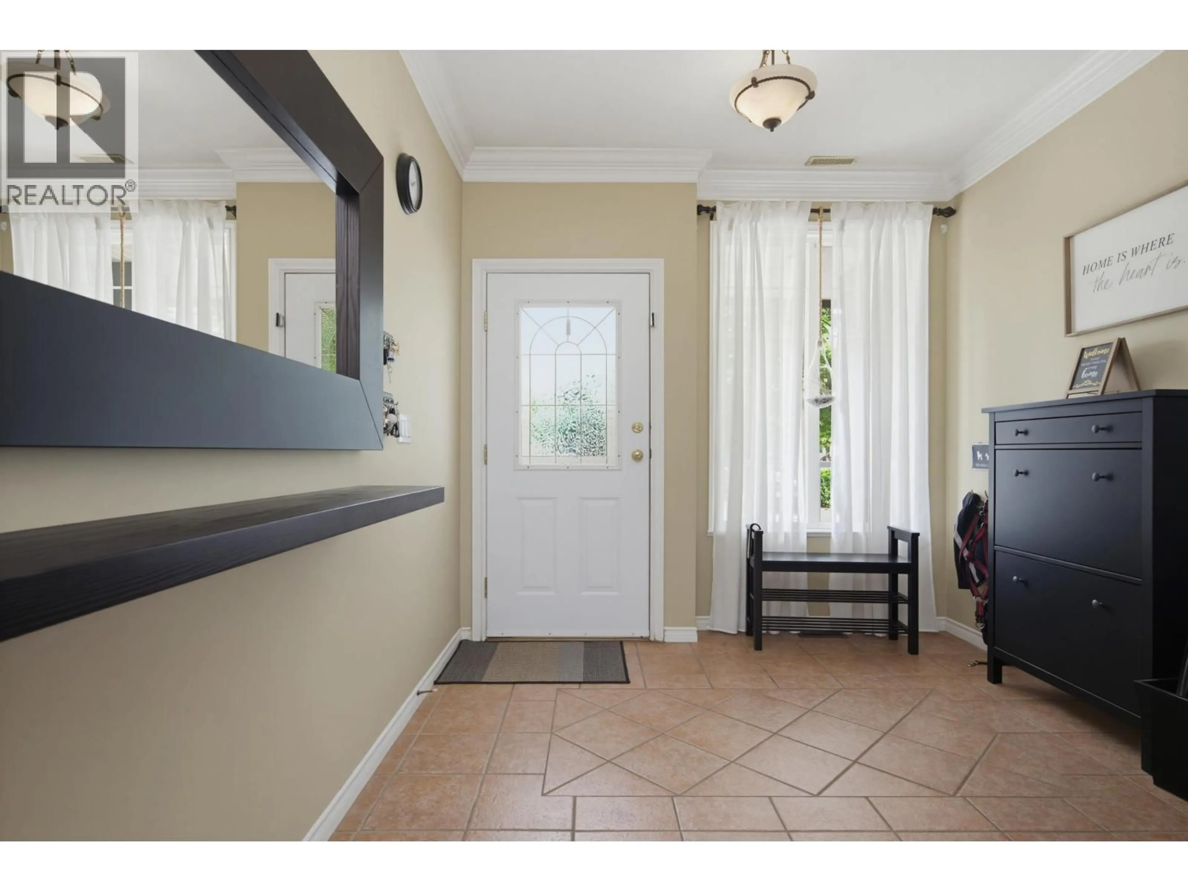 Indoor entryway for 28 - 11358 COTTONWOOD DRIVE, Maple Ridge British Columbia V2X5V5