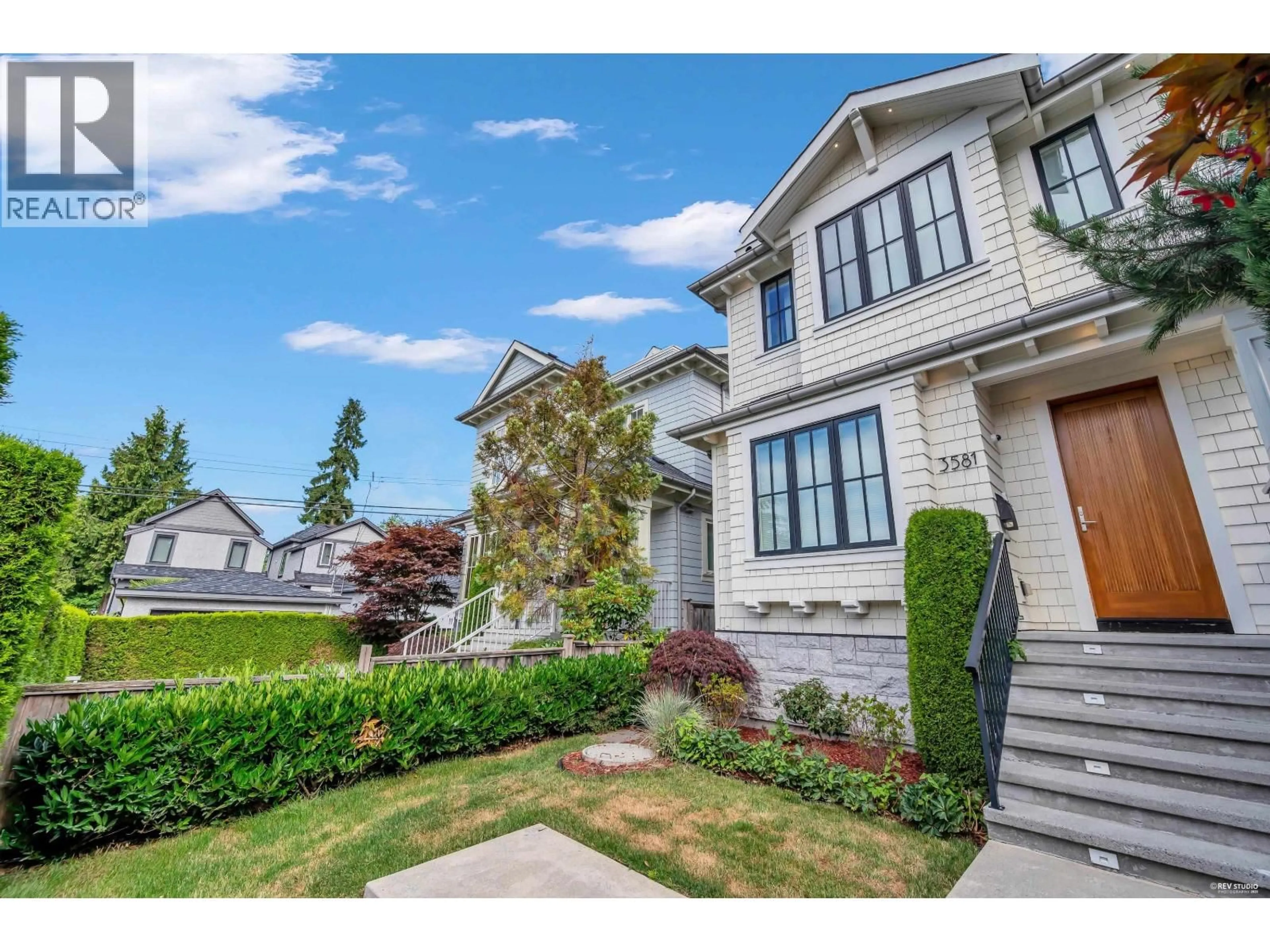 Home with vinyl exterior material, street for 3581 32ND AVENUE, Vancouver British Columbia V6S1Z1