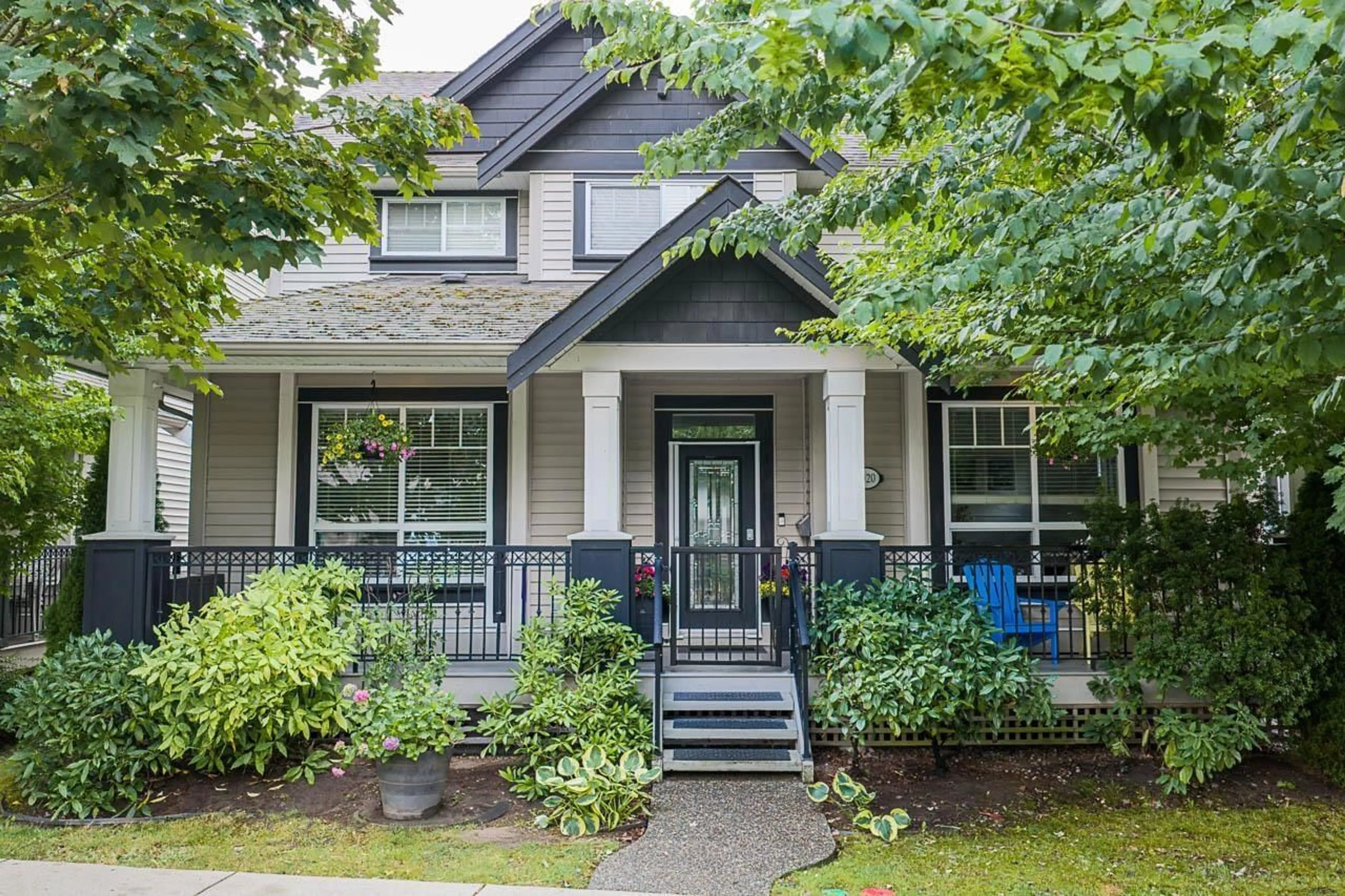 Home with vinyl exterior material, street for 7020 195A STREET, Surrey British Columbia V4N5Z2