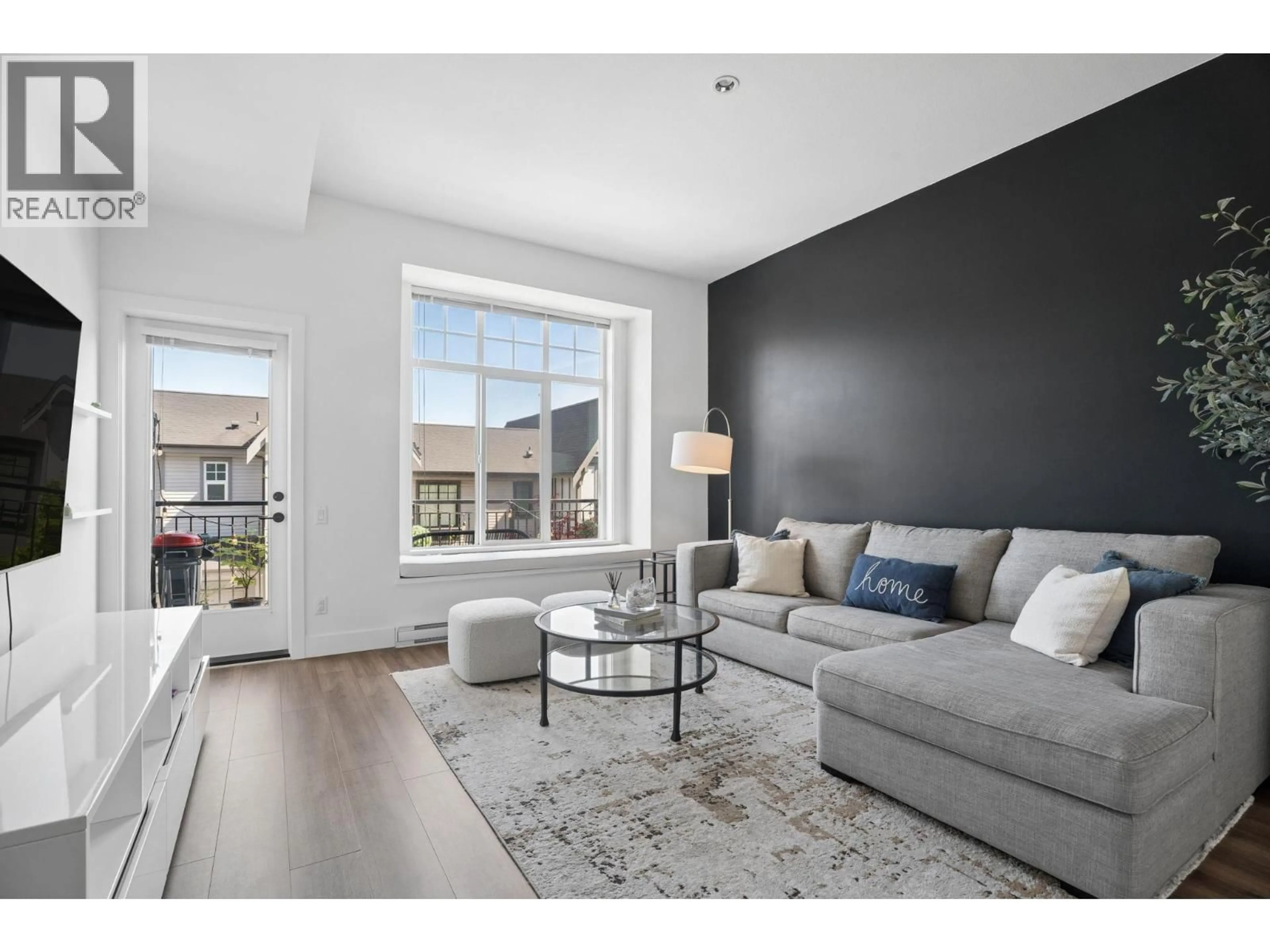 Living room with furniture, unknown for 45 - 3552 VICTORIA DRIVE, Coquitlam British Columbia V3C3V4