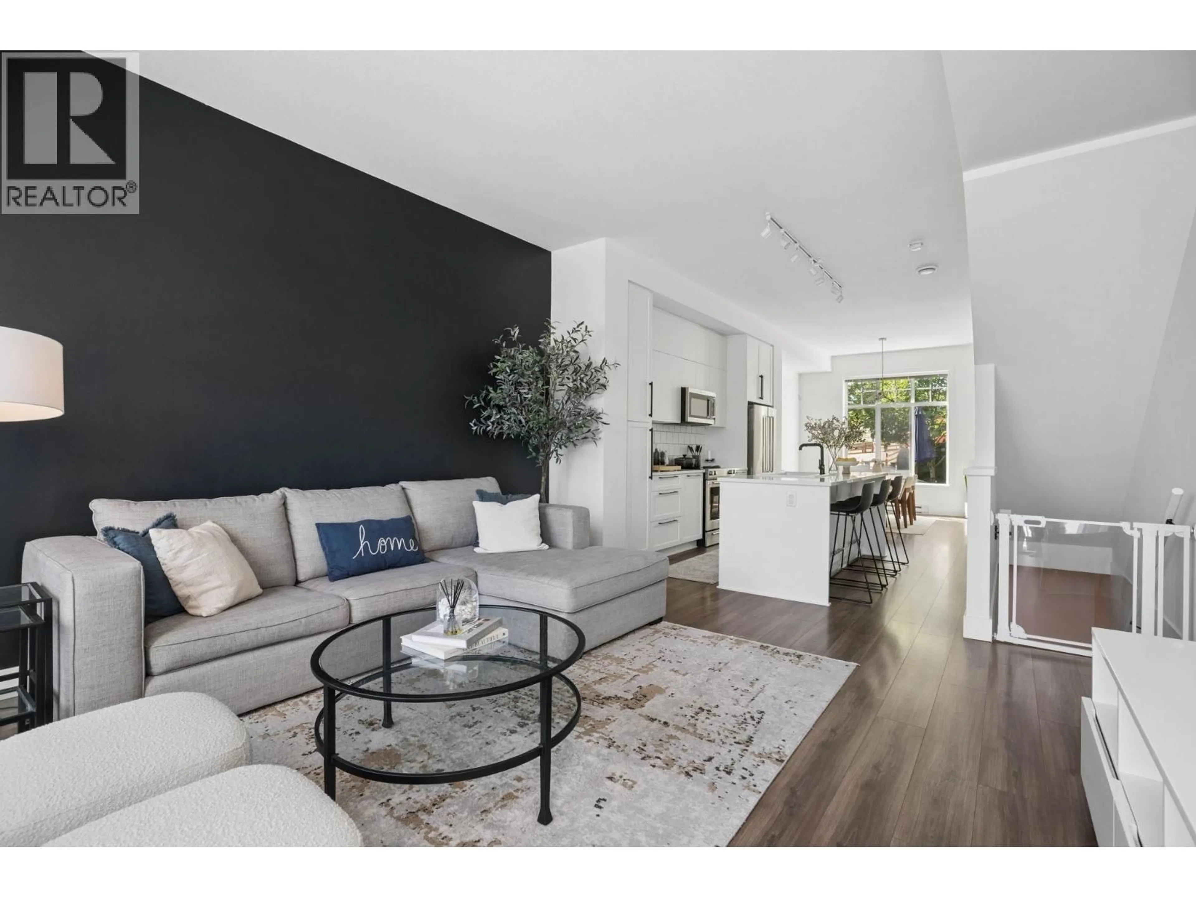 Living room with furniture, wood/laminate floor for 45 - 3552 VICTORIA DRIVE, Coquitlam British Columbia V3C3V4