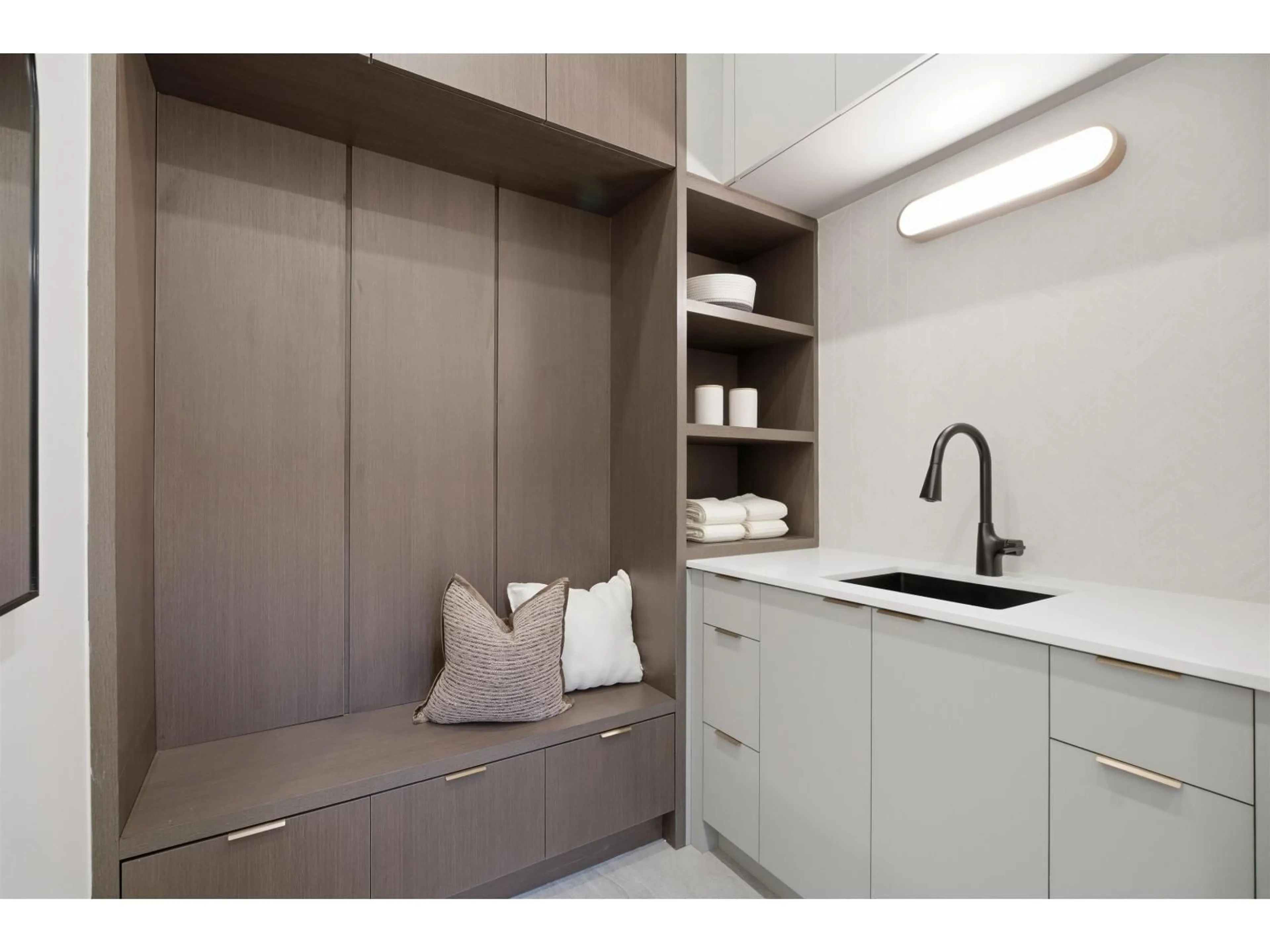 Contemporary bathroom, ceramic/tile floor for 20473 69 AVENUE, Langley British Columbia V2Y1R2
