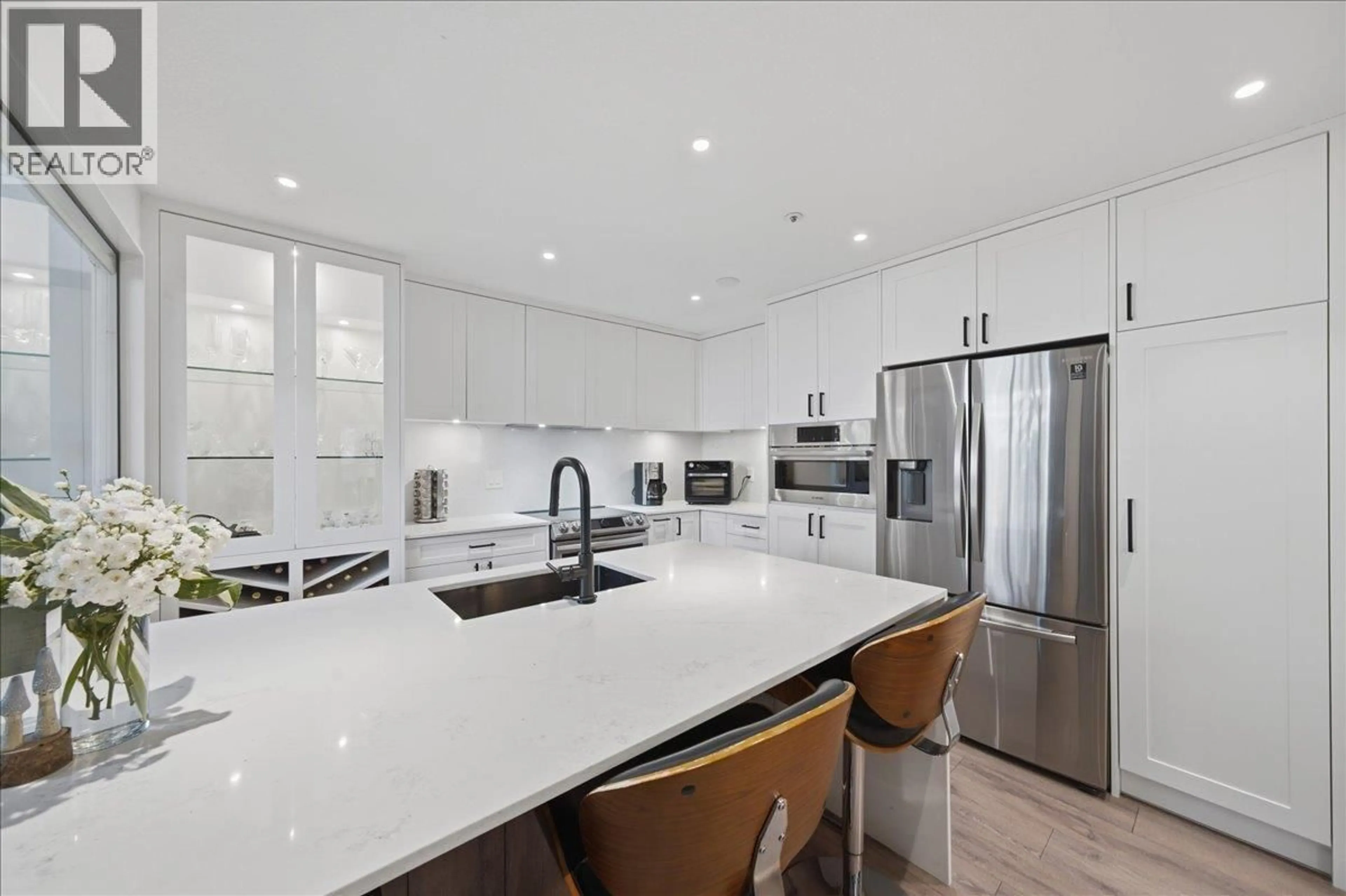 Open concept kitchen, ceramic/tile floor for 109S - 1100 56 STREET, Delta British Columbia V4L2N2