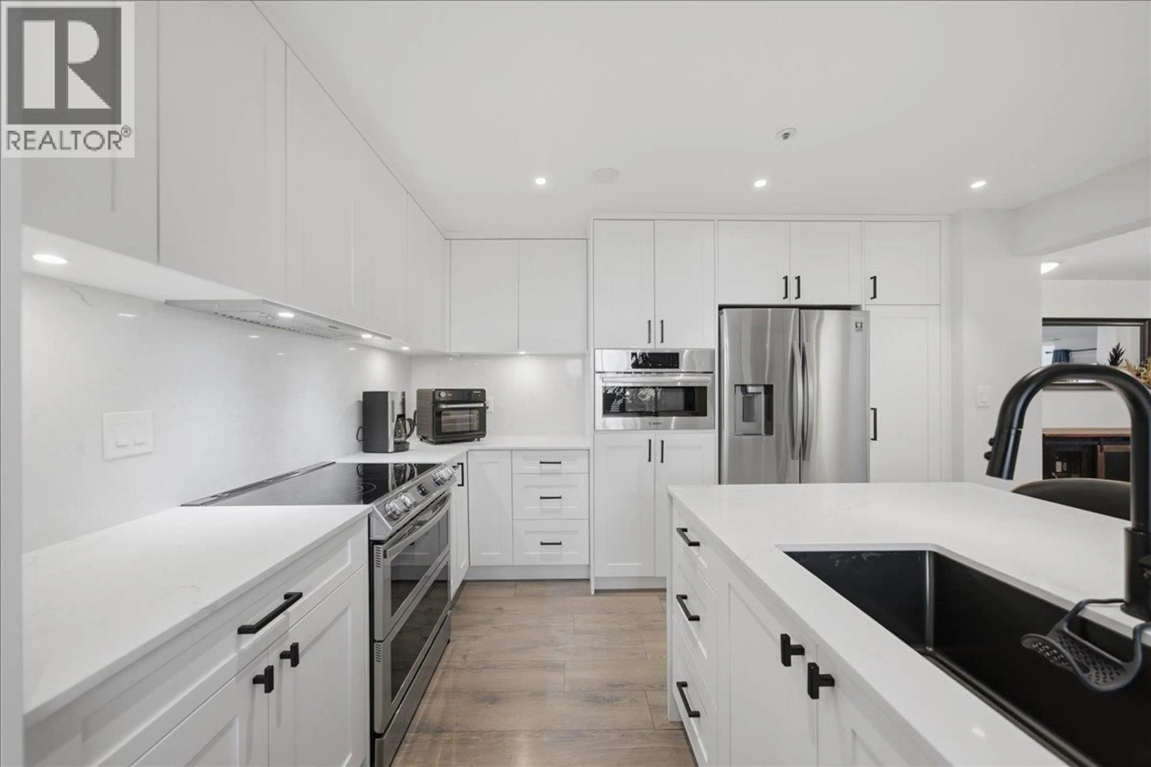 Contemporary kitchen, ceramic/tile floor for 109S - 1100 56 STREET, Delta British Columbia V4L2N2