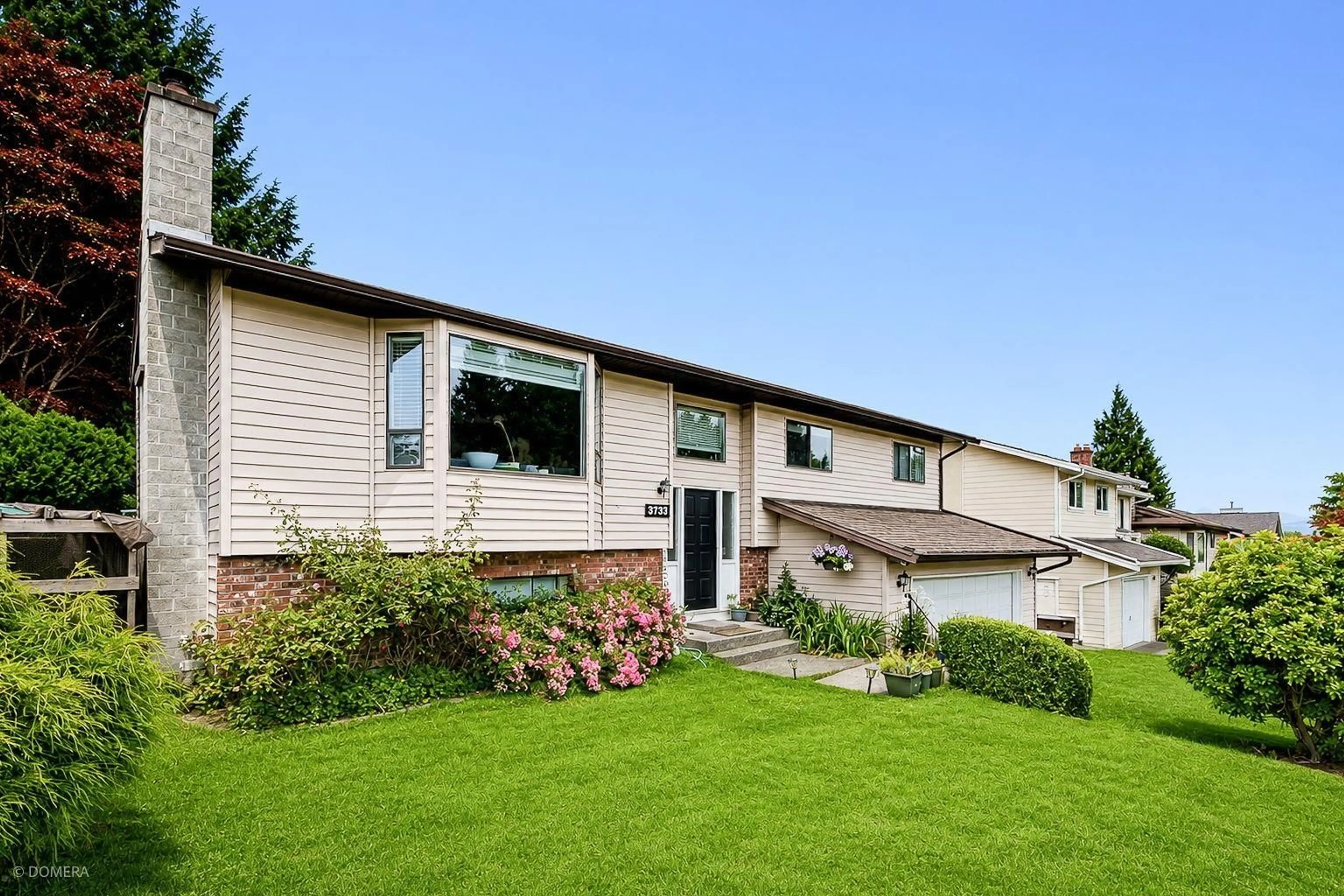Home with vinyl exterior material, street for 3733 DUNSMUIR WAY, Abbotsford British Columbia V4E1E4